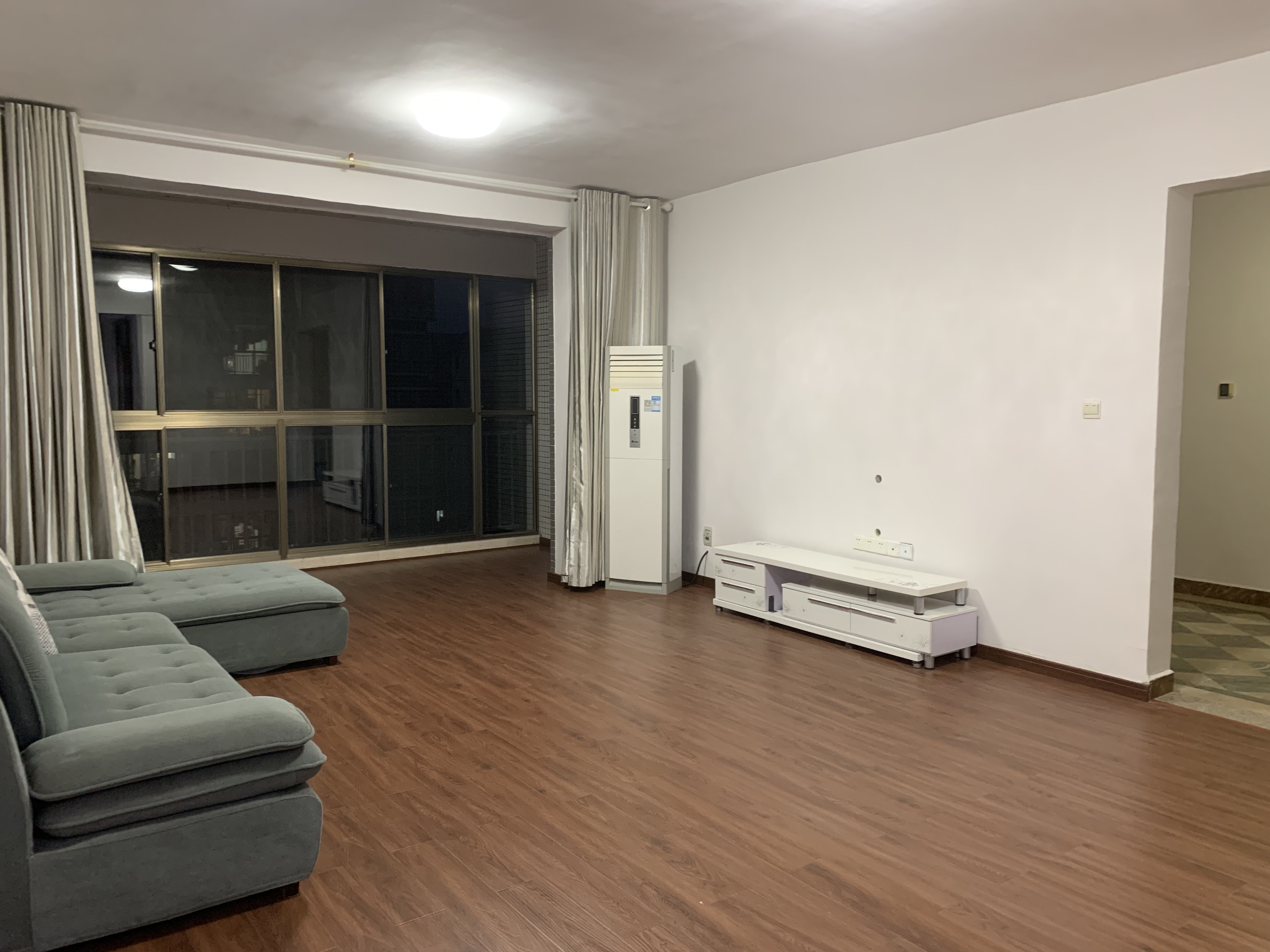 山城上品 4室2厅2卫 2400.0元/月 山城上品 4室2厅2卫 2400.0元/月室内图