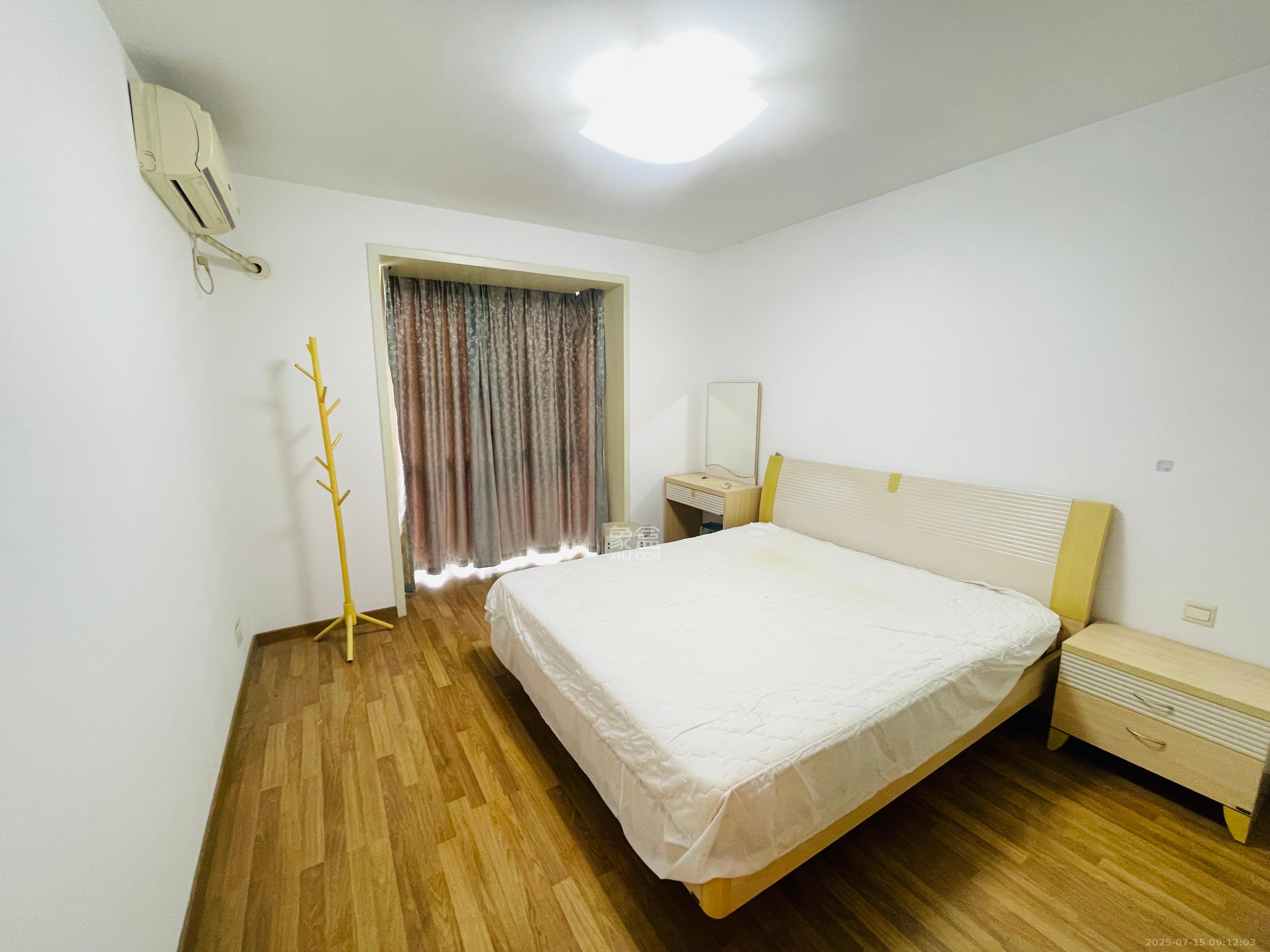 金峰小区北院（七里营社区）  4室2厅2卫    2300.0元/月室内图