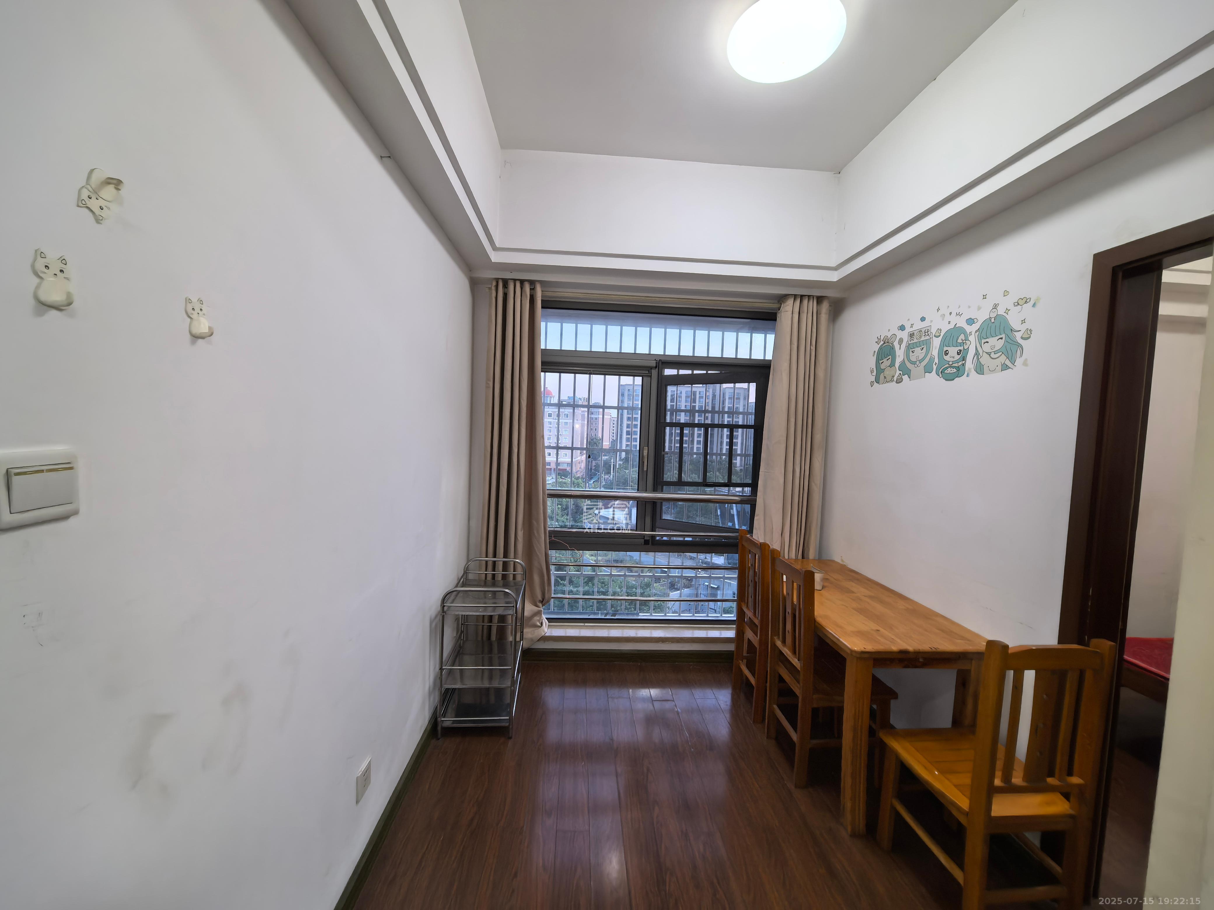 环宇天地、中海地产(中信城市广场二期)  2室2厅1卫    1600.0元/月 环宇天地、中海地产(中信城市广场二期)  2室2厅1卫    1600.0元/月室内图