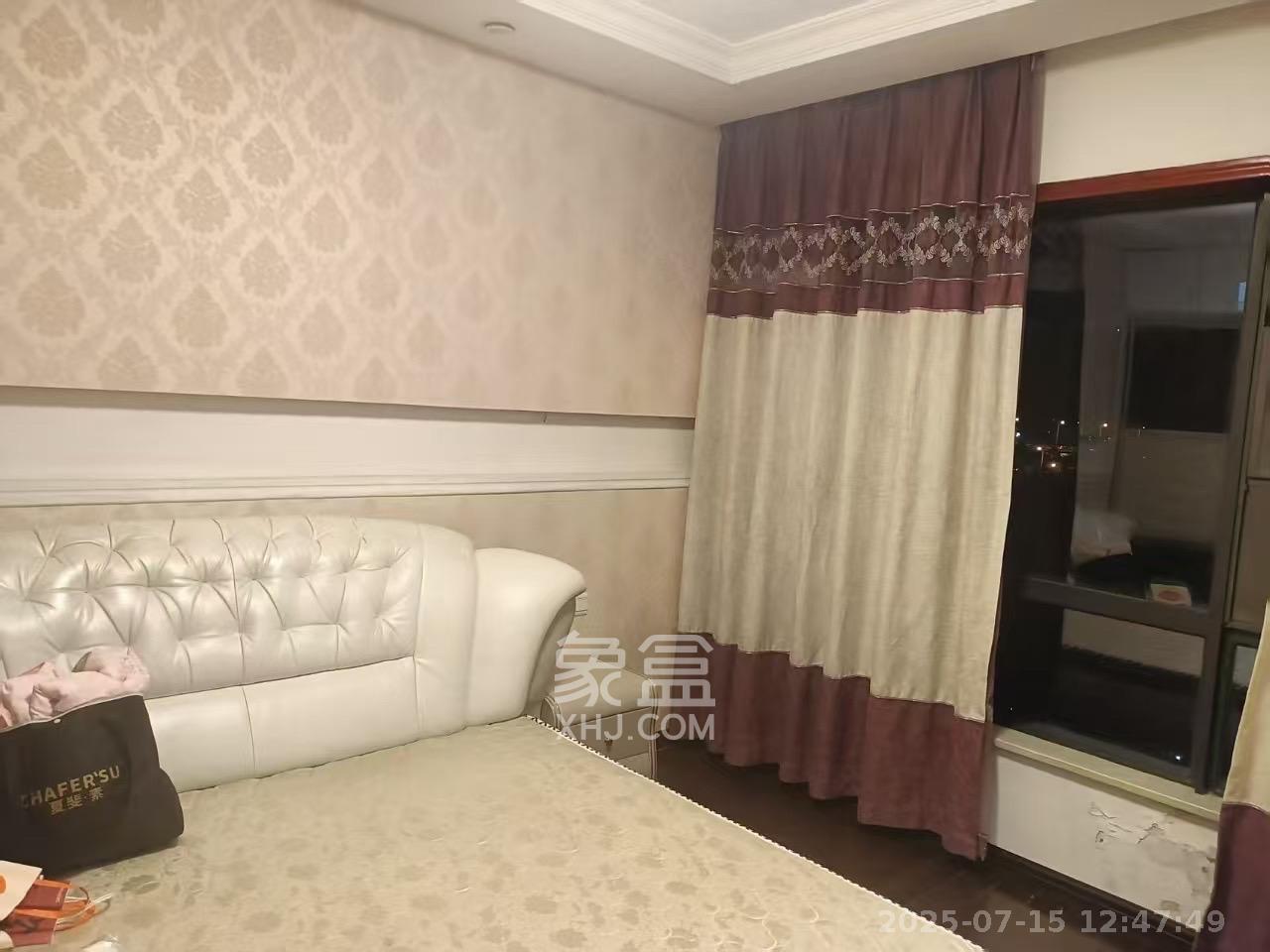 达美D6区  3室2厅2卫   3400.00元/月室内图