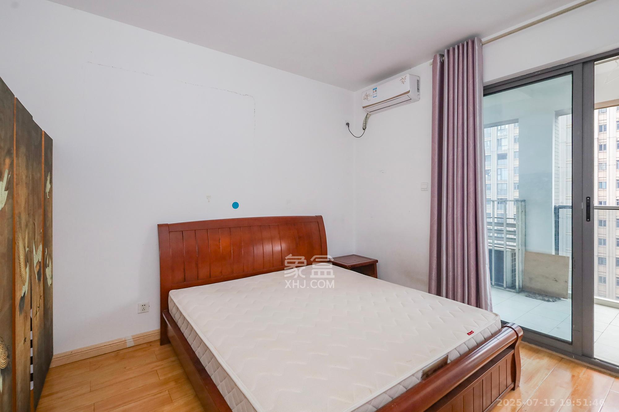 八方小区C区 3室2厅2卫 350.0万 八方小区C区 3室2厅2卫 350.0万卧室