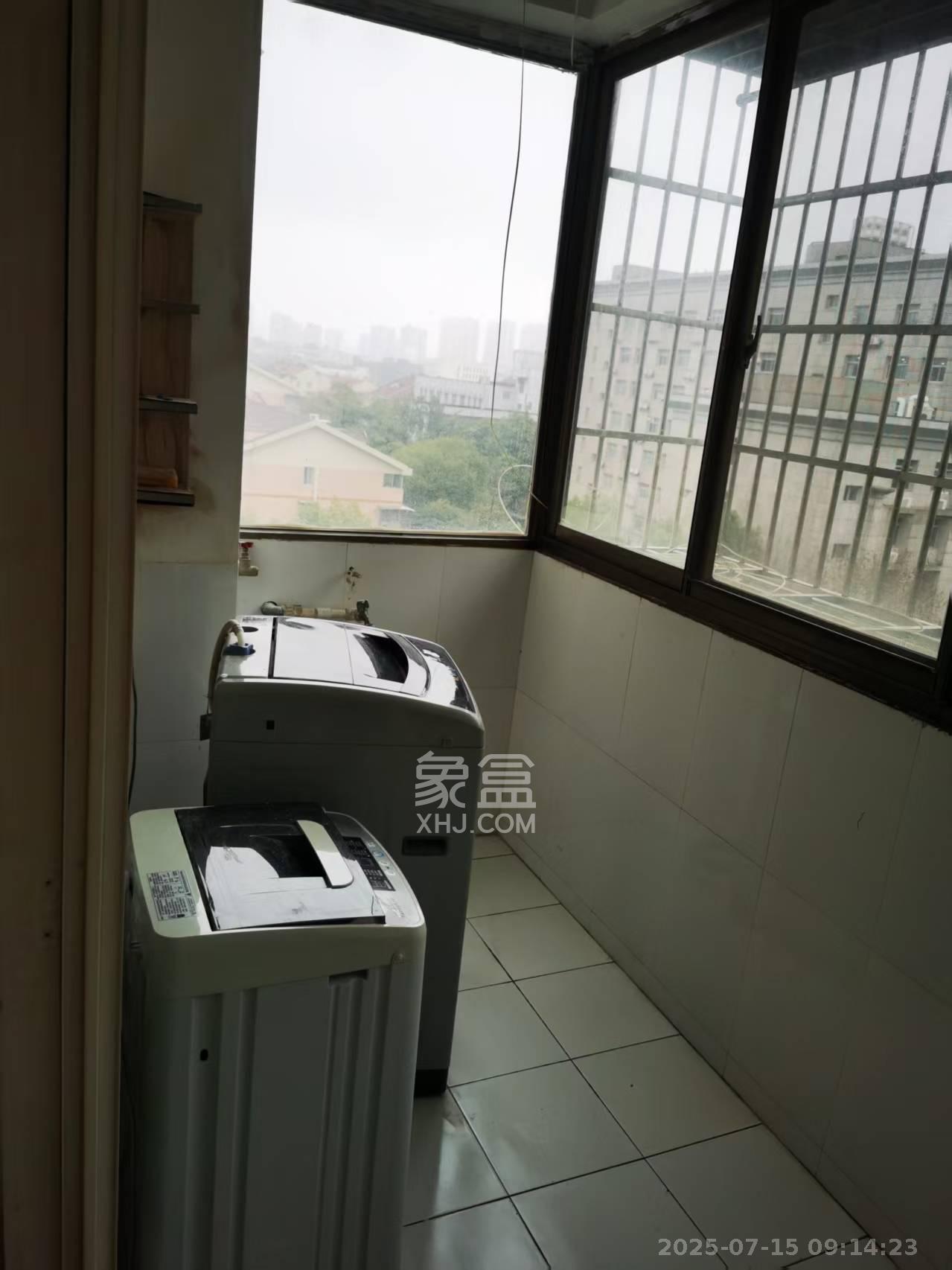 湘樟园小区(湘樟家园) 3室2厅1卫 1700.0元/月 湘樟园小区(湘樟家园) 3室2厅1卫 1700.0元/月室内图