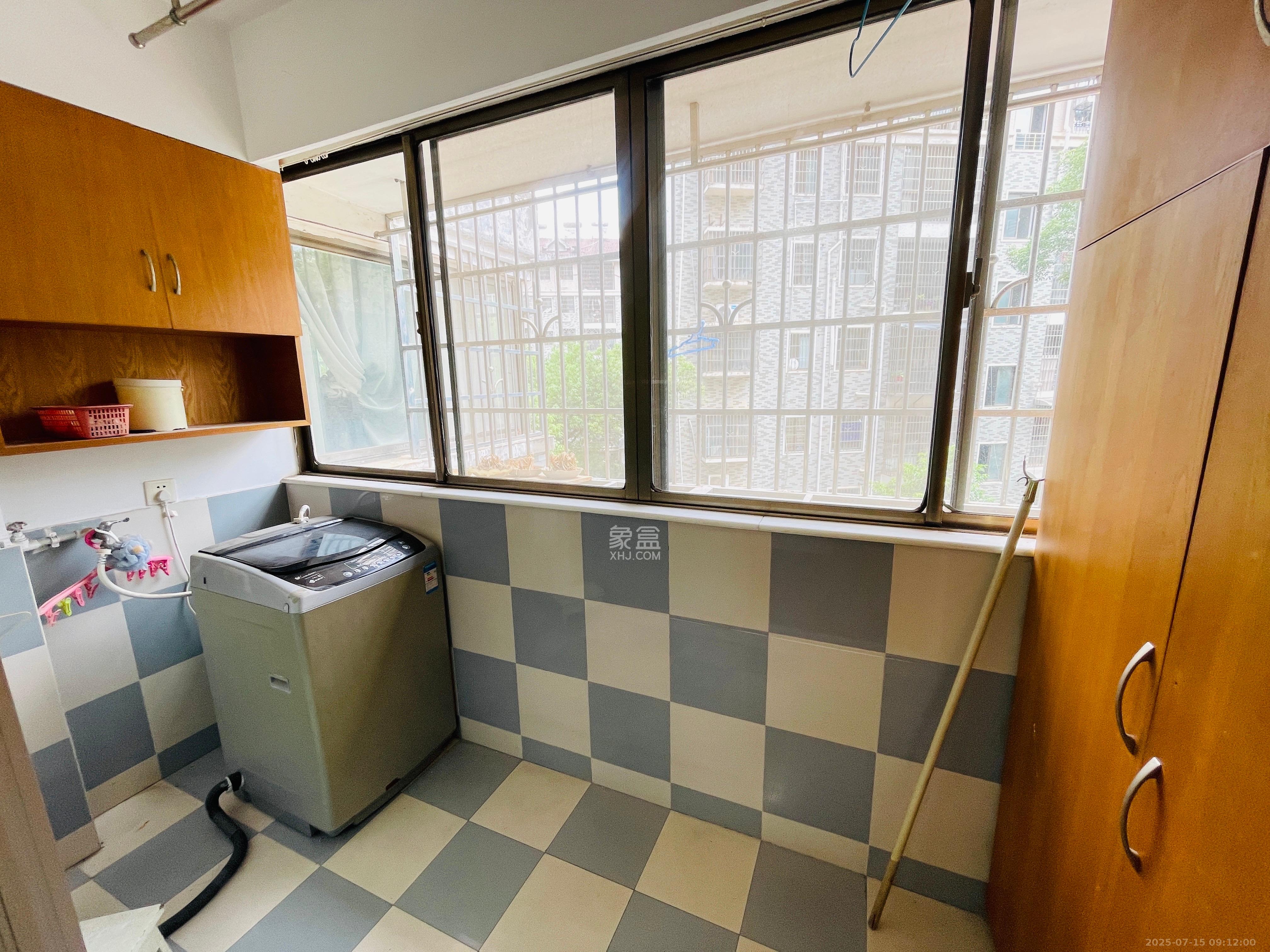 金峰小区北院(七里营社区) 4室2厅2卫 2300.0元/月 金峰小区北院(七里营社区) 4室2厅2卫 2300.0元/月室内图