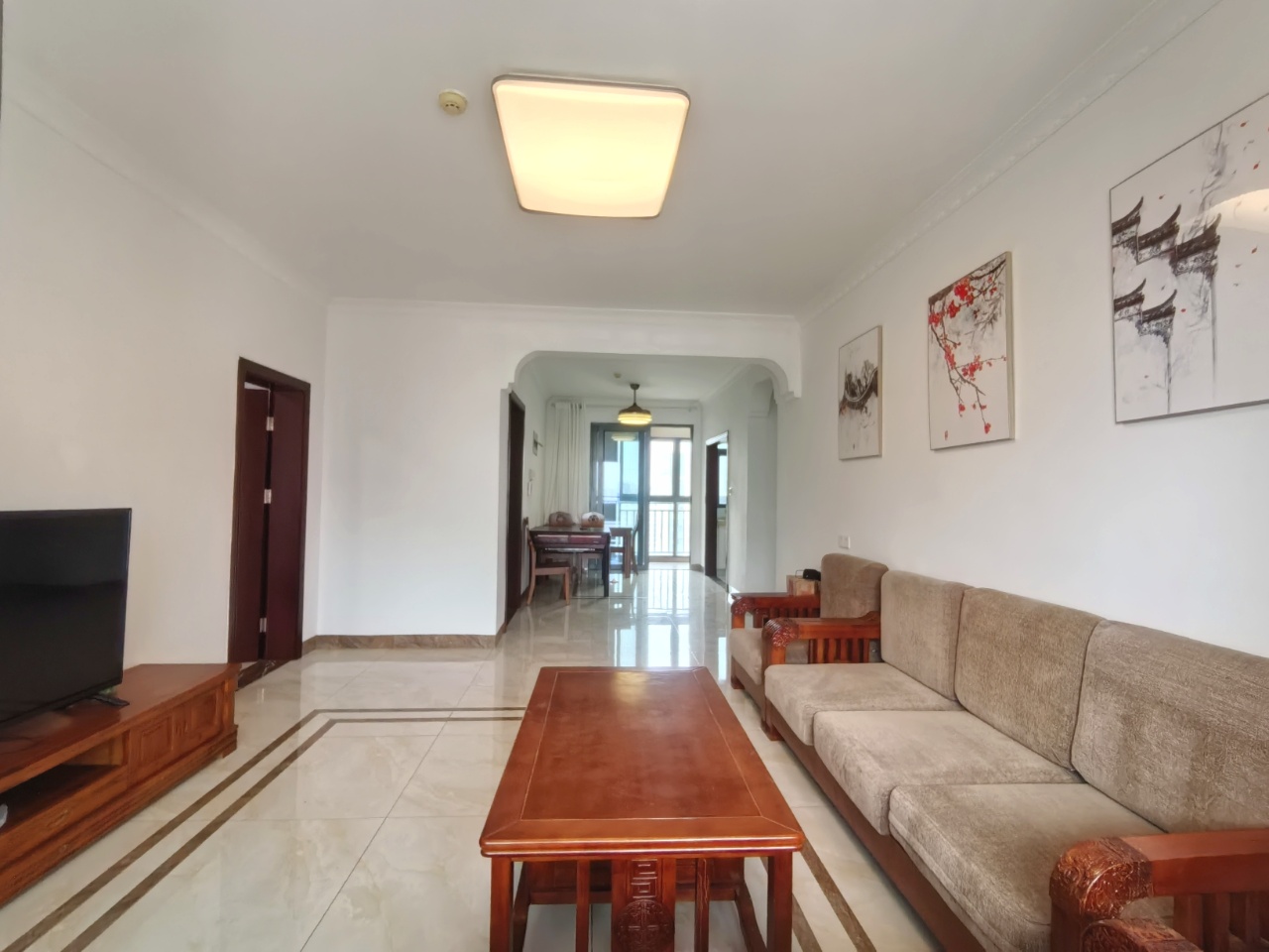 海航豪庭南苑 3室2厅2卫 265.0万 海航豪庭南苑 3室2厅2卫 265.0万客厅