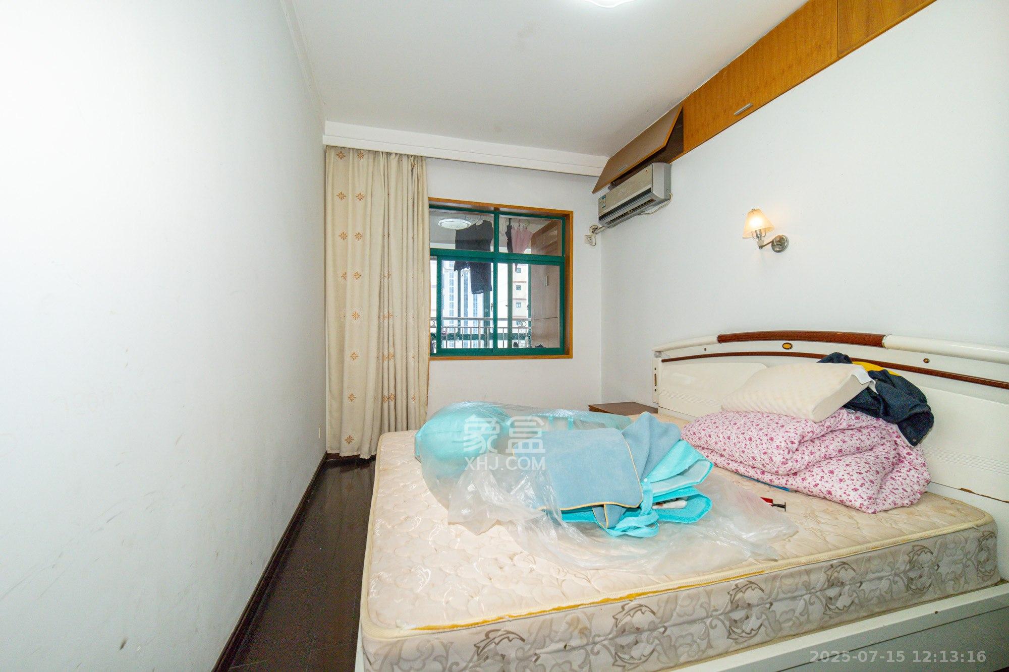 明城公寓  4室2厅2卫    85.88万卧室