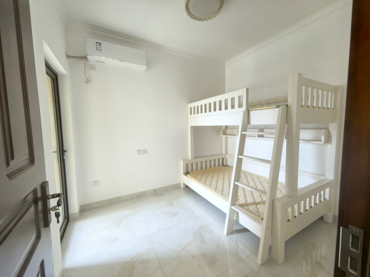 耀江西岸公馆  2室2厅1卫    2500.0元/月 耀江西岸公馆  2室2厅1卫    2500.0元/月室内图