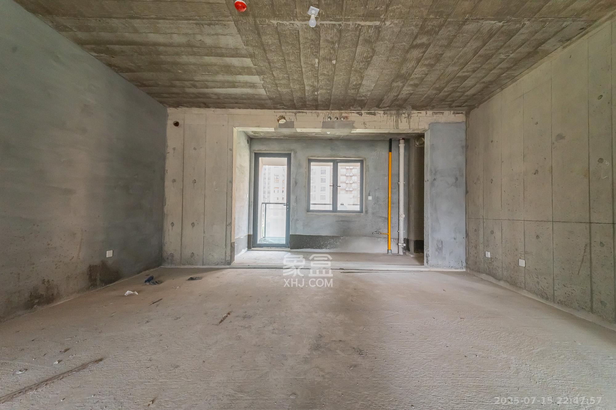 三一云谷  4室2厅3卫    240.0万 三一云谷  4室2厅3卫    240.0万客厅