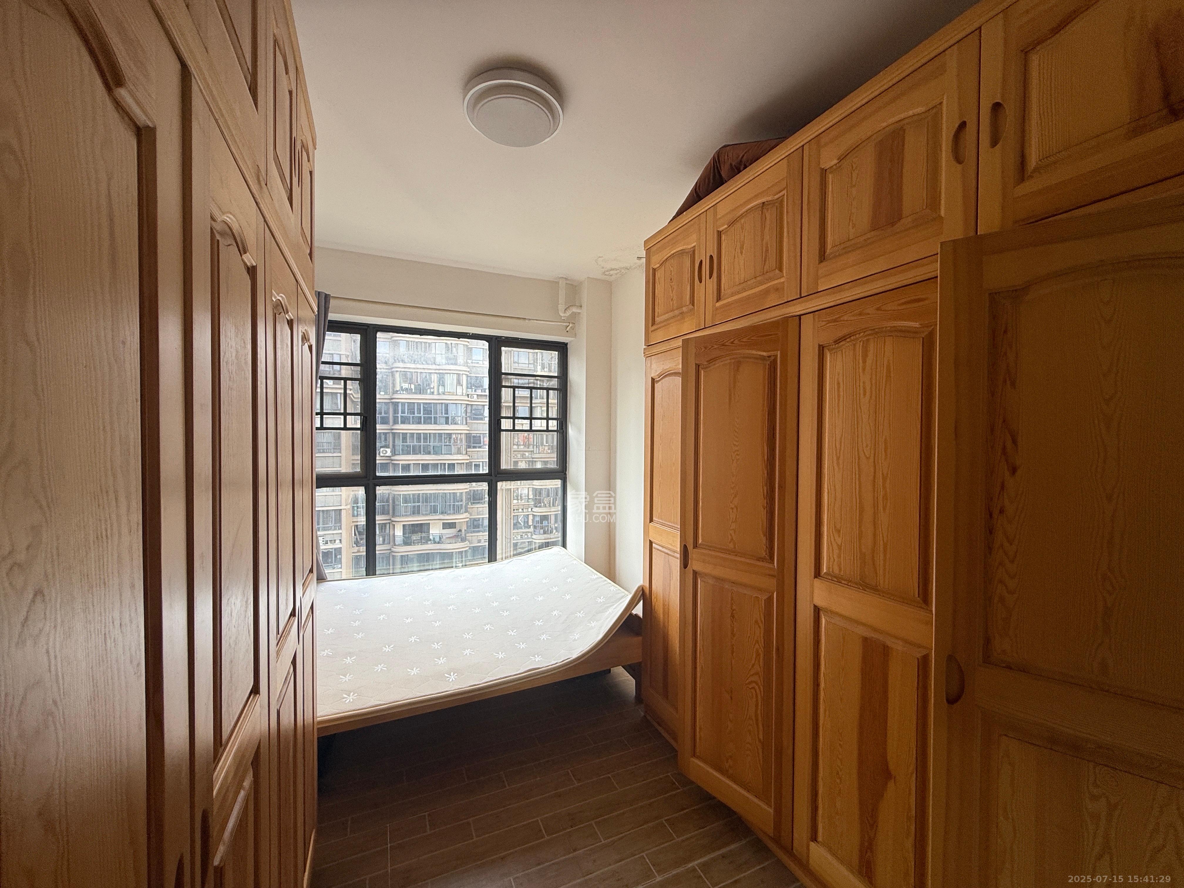 名家翡翠花园  3室2厅2卫    2600.0元/月 名家翡翠花园  3室2厅2卫    2600.0元/月室内图