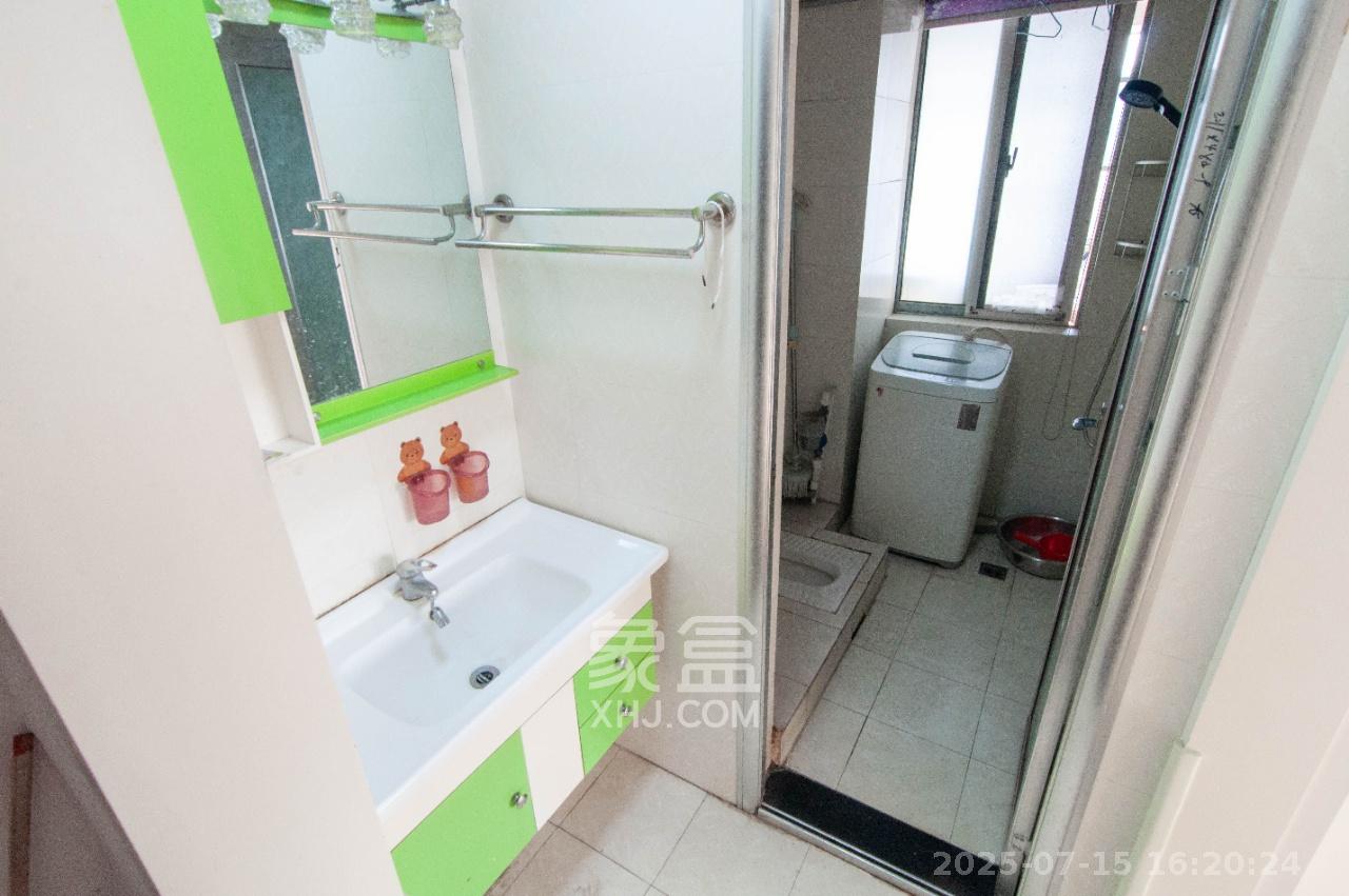 观湖公寓  1室1厅1卫    1800.0元/月室内图