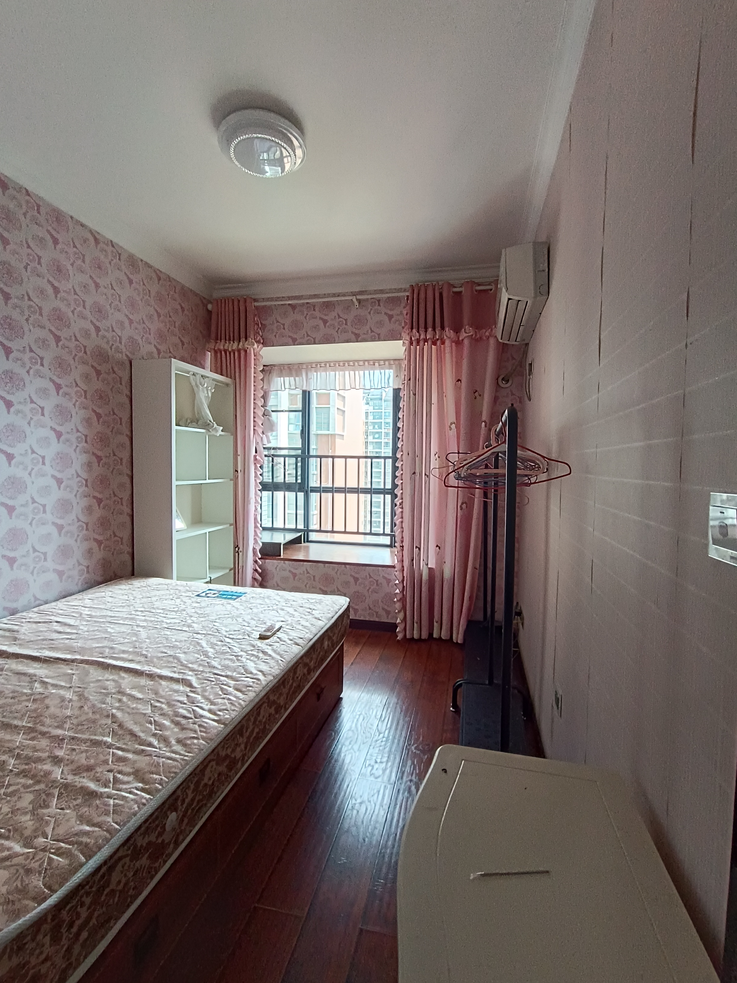 月亮湾三期  2室2厅1卫    1700.0元/月 月亮湾三期  2室2厅1卫    1700.0元/月室内图