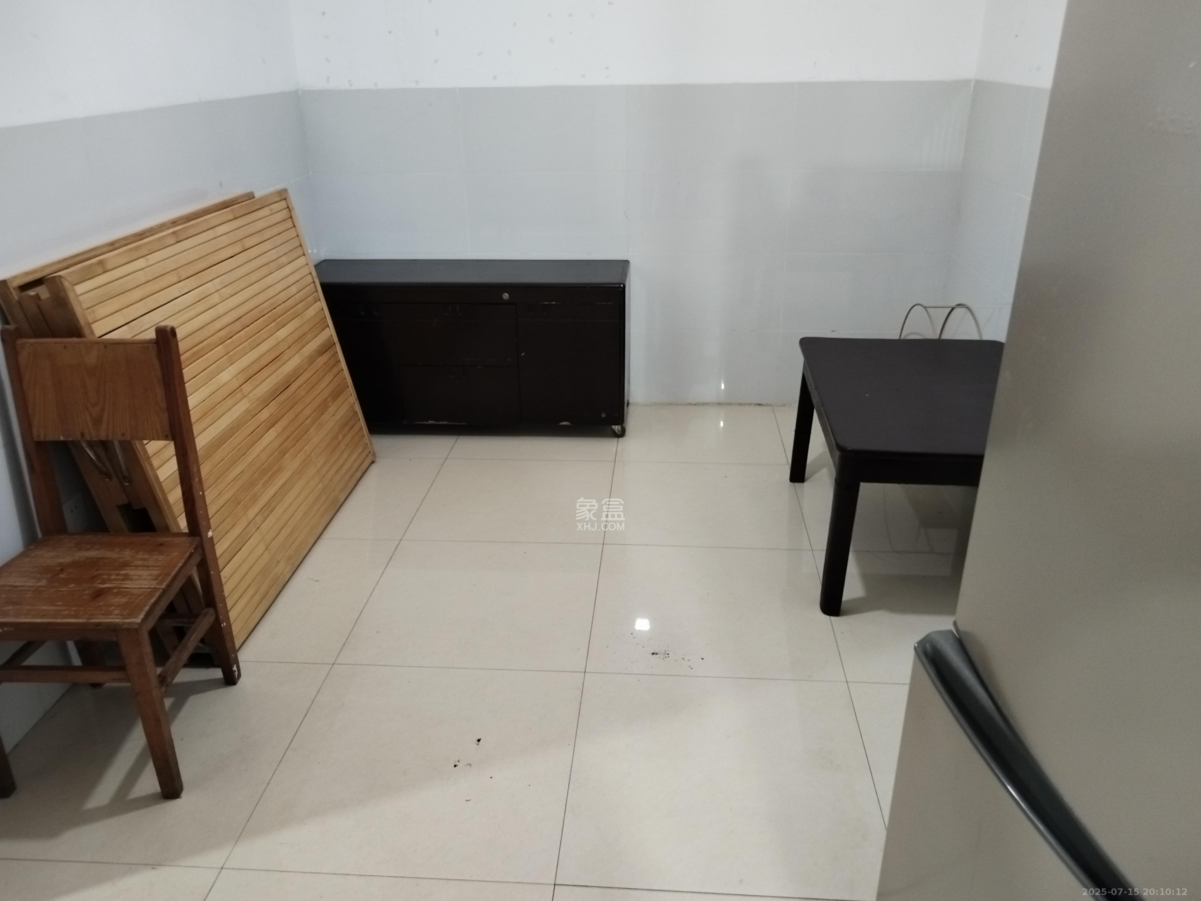 黄泥塘小区  1室1厅1卫    1200.0元/月 黄泥塘小区  1室1厅1卫    1200.0元/月室内图1