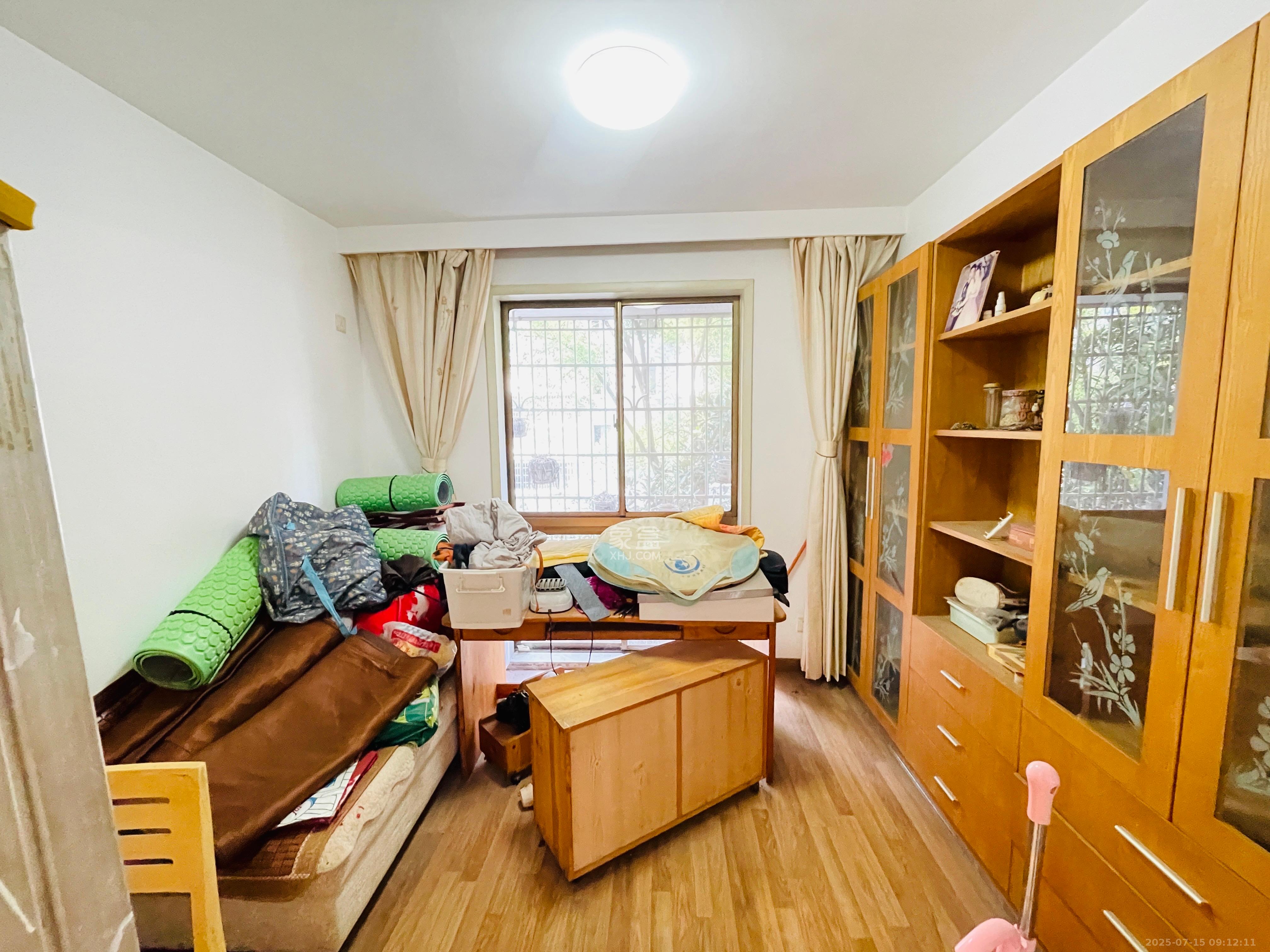 金峰小区北院(七里营社区) 4室2厅2卫 2300.0元/月 金峰小区北院(七里营社区) 4室2厅2卫 2300.0元/月室内图