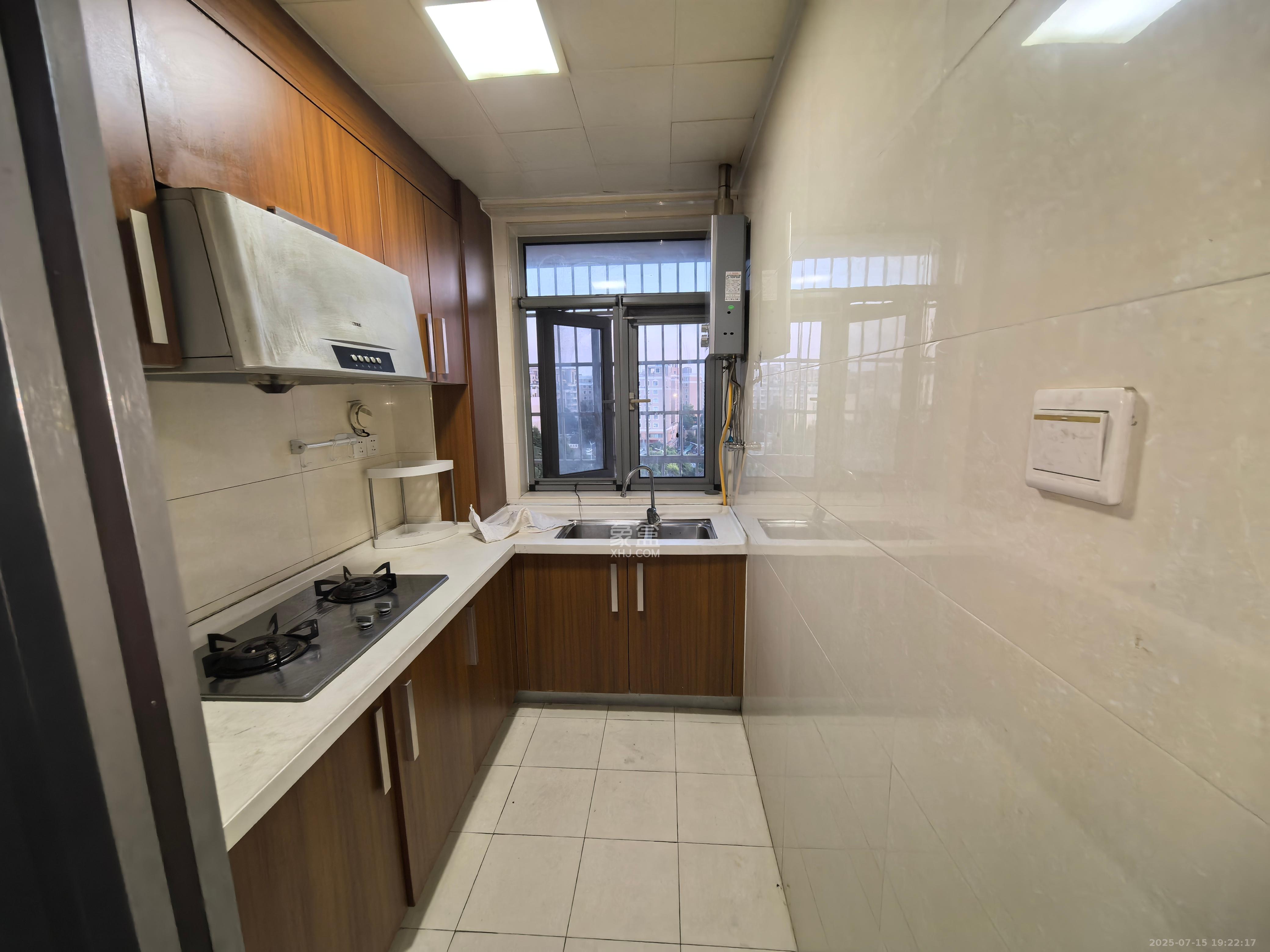 环宇天地、中海地产(中信城市广场二期)  2室2厅1卫    1600.0元/月 环宇天地、中海地产(中信城市广场二期)  2室2厅1卫    1600.0元/月室内图