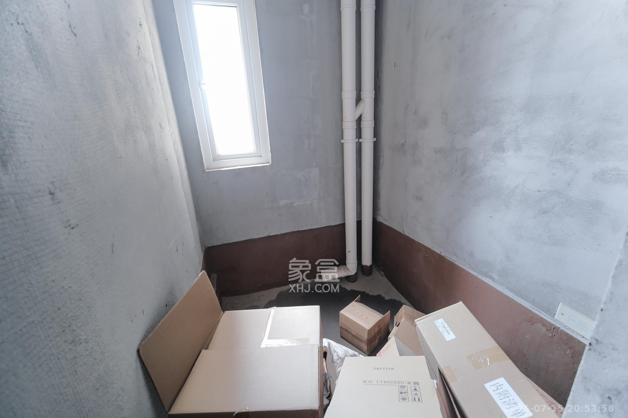 保利香槟国际  3室2厅2卫    74.0万 保利香槟国际  3室2厅2卫    74.0万卫生间