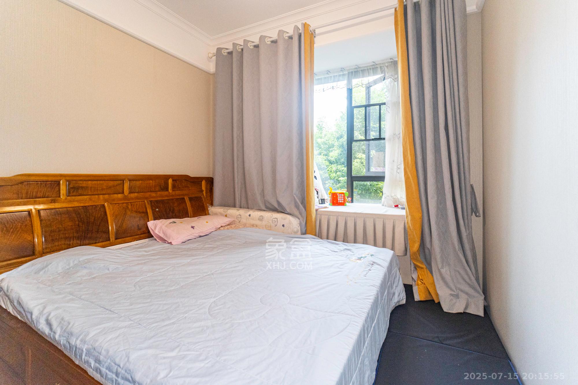 运达锦绣广场 3室2厅2卫 150.0万 运达锦绣广场 3室2厅2卫 150.0万卧室