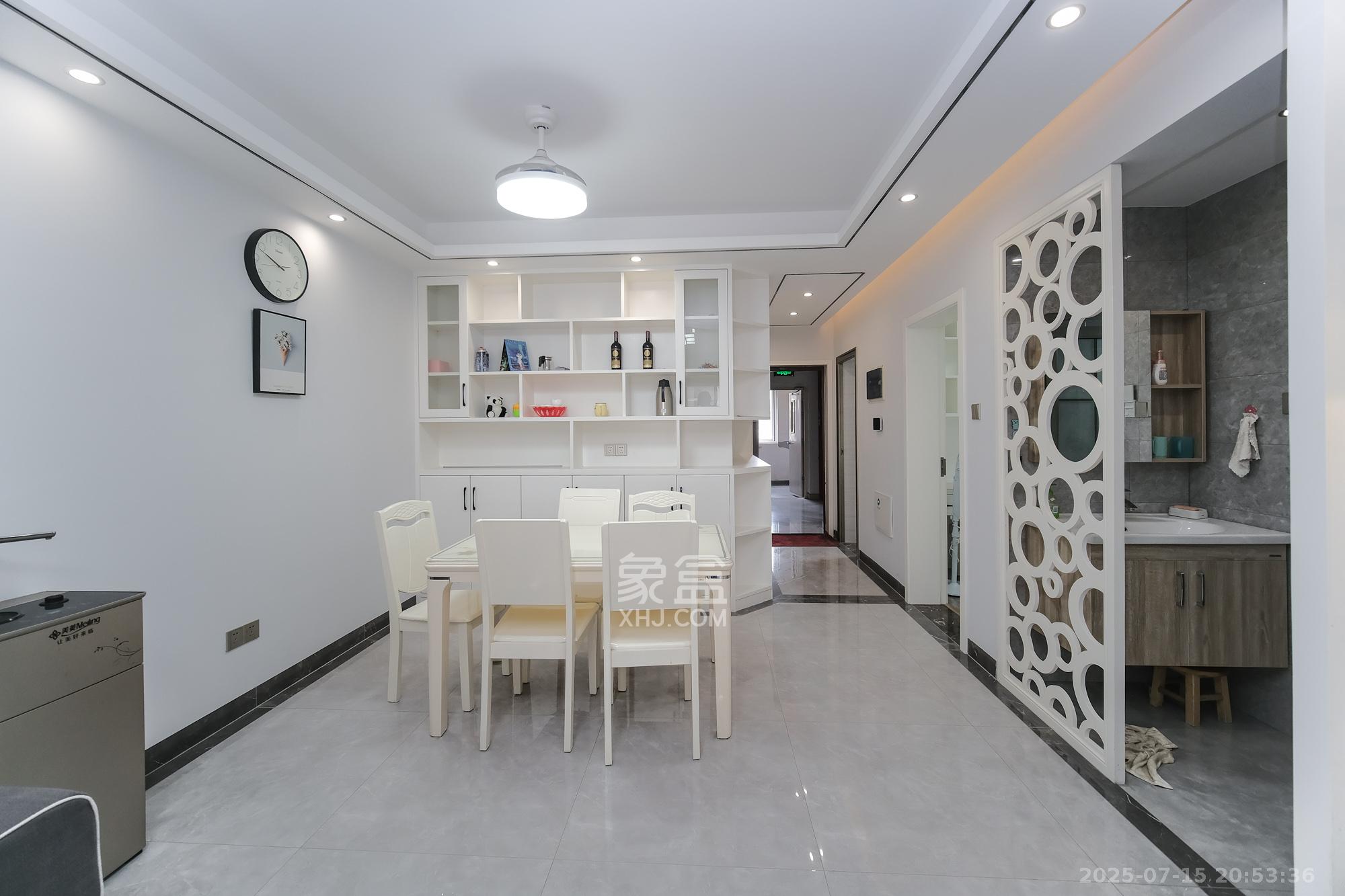 保利香槟国际  3室2厅1卫    83.0万 保利香槟国际  3室2厅1卫    83.0万客厅