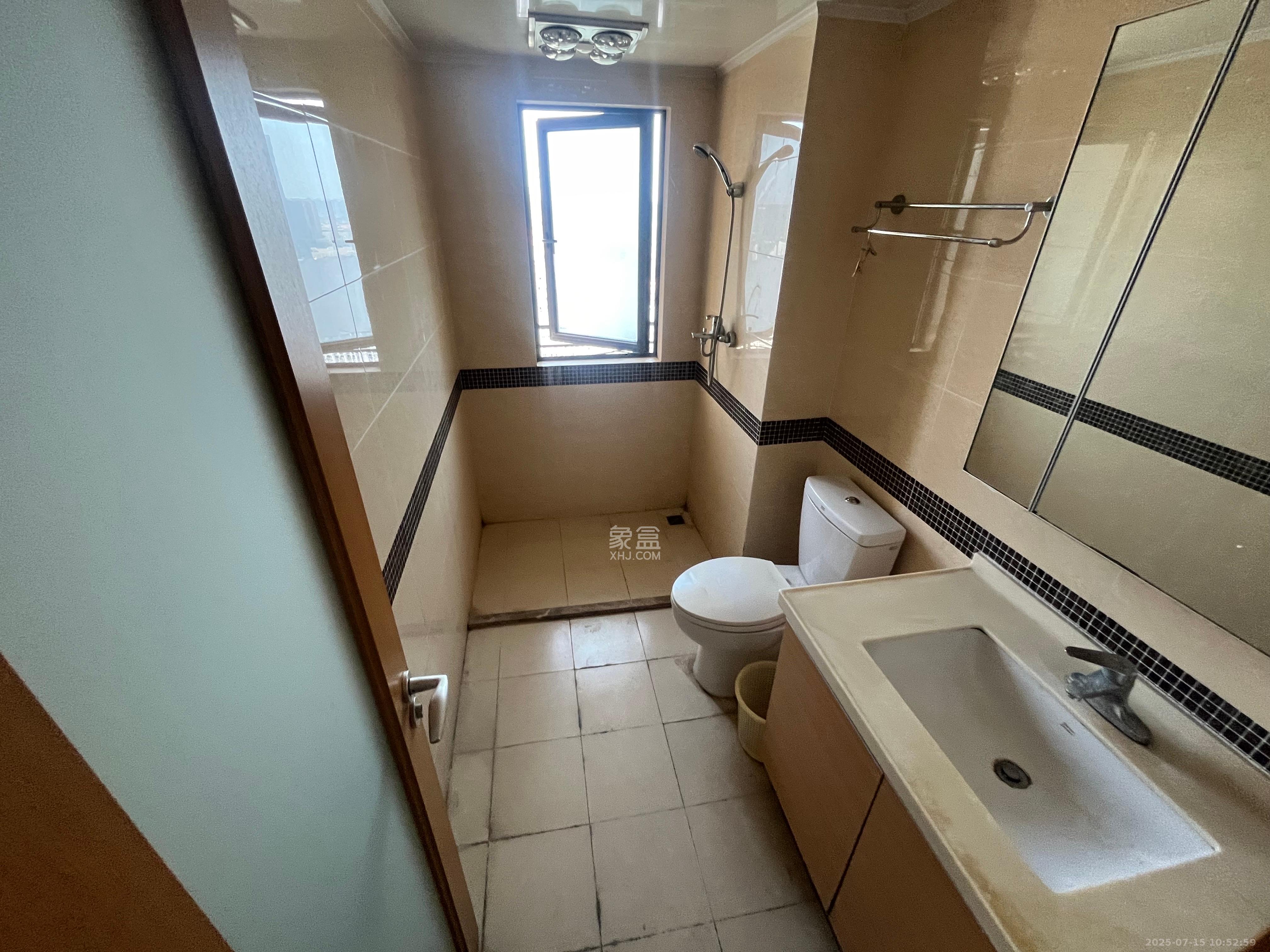 旭辉国际广场(永升商业广场)  4室2厅2卫    3900.0元/月 旭辉国际广场(永升商业广场)  4室2厅2卫    3900.0元/月室内图