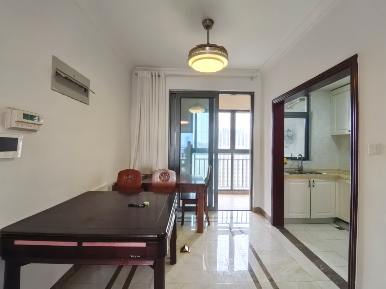 海航豪庭南苑 3室2厅2卫 265.0万 海航豪庭南苑 3室2厅2卫 265.0万客厅