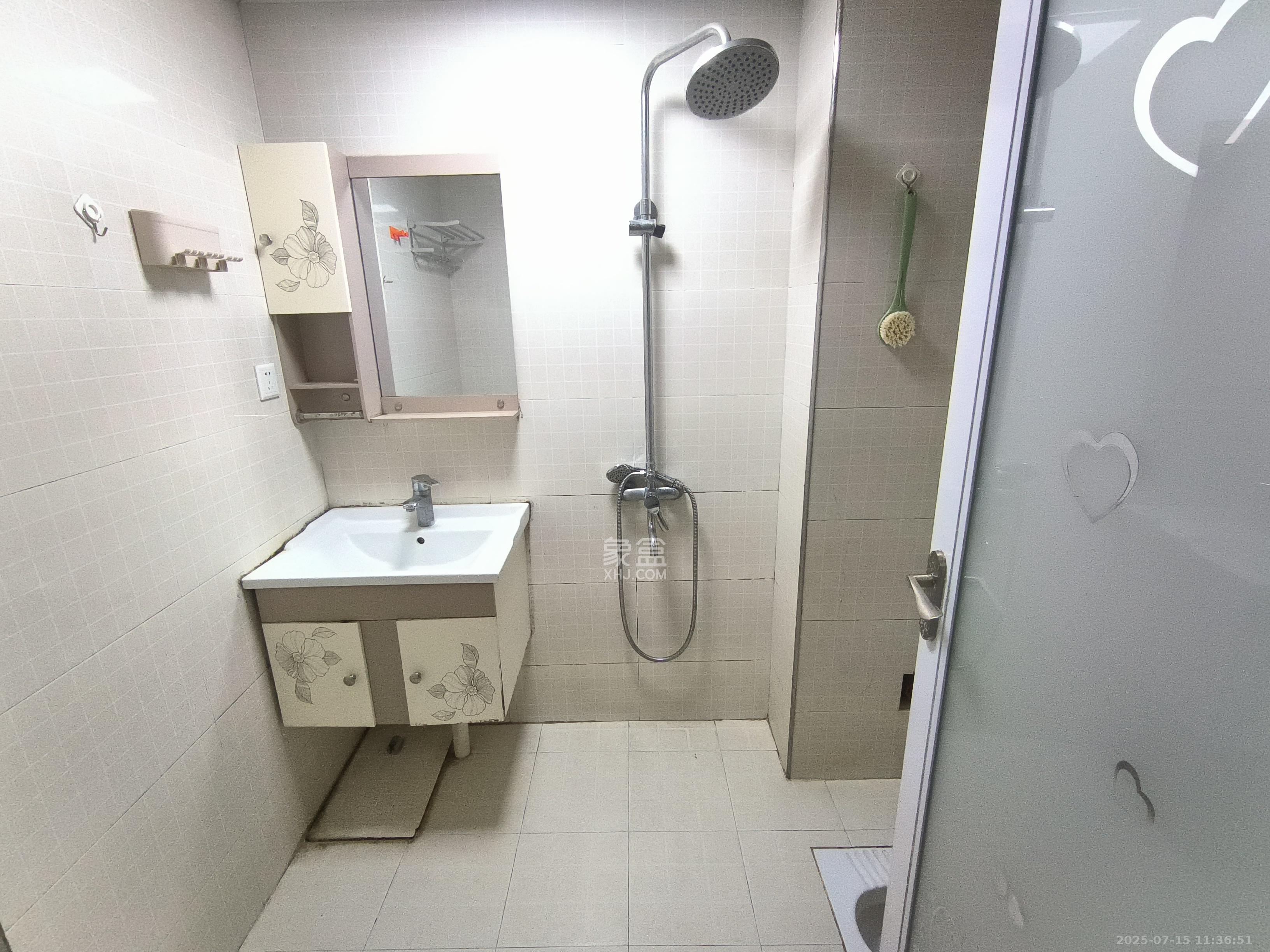 保利麓谷林语I区  1室1厅1卫    1500.0元/月室内图