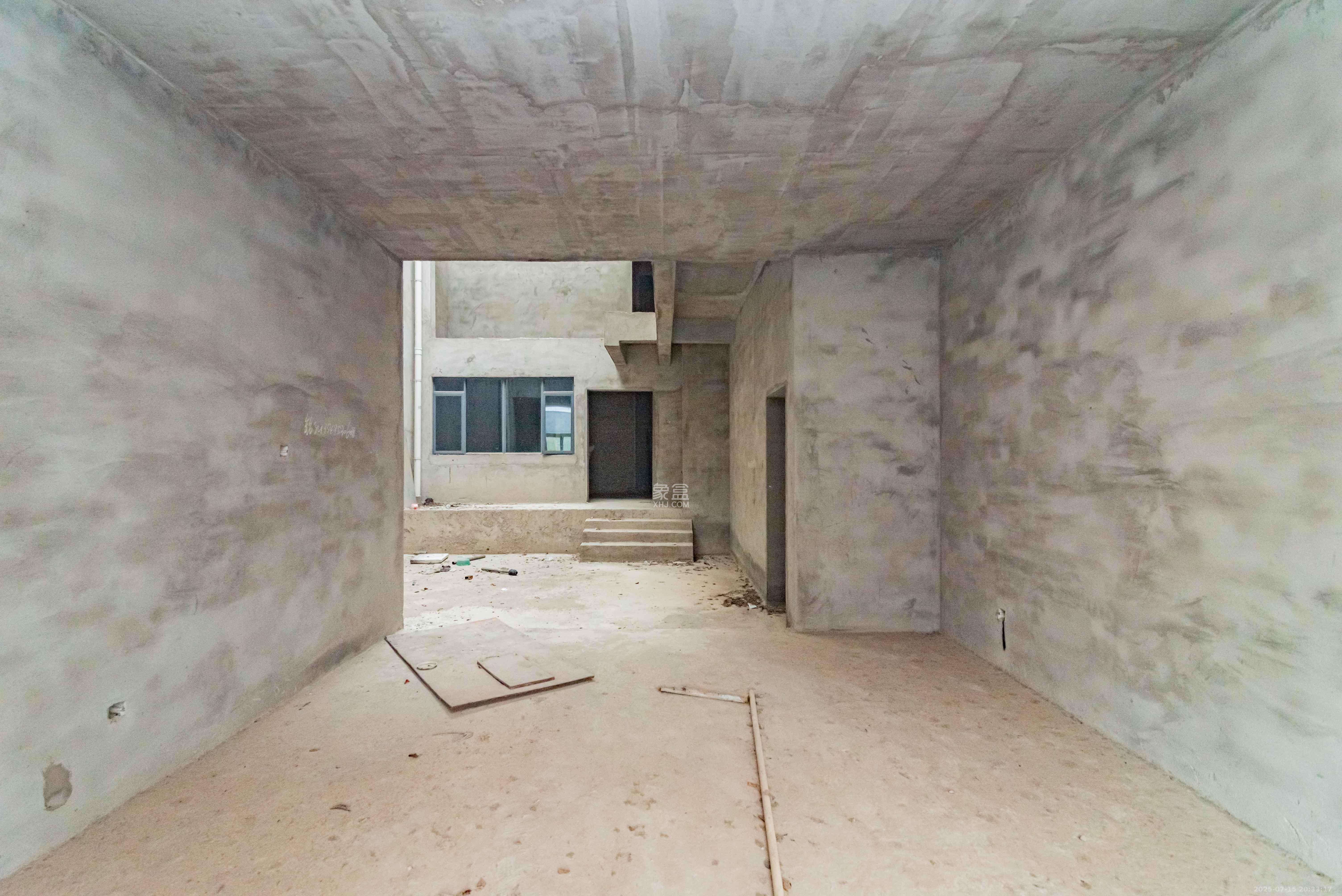 悦湖山  6室3厅3卫    438.0万客厅