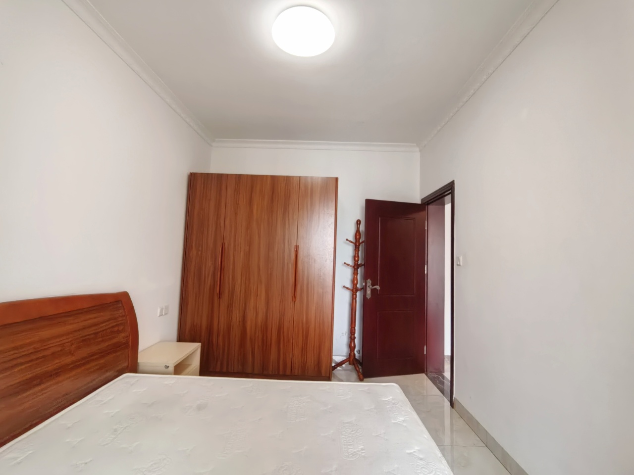 海航豪庭南苑 3室2厅2卫 265.0万 海航豪庭南苑 3室2厅2卫 265.0万客厅