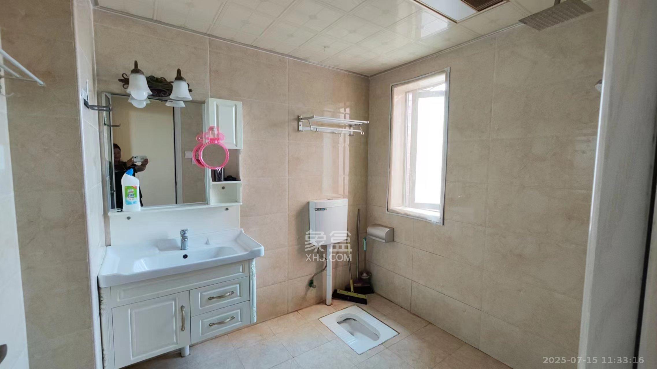 新城国际花都  3室2厅1卫    1500.0元/月 新城国际花都  3室2厅1卫    1500.0元/月室内图