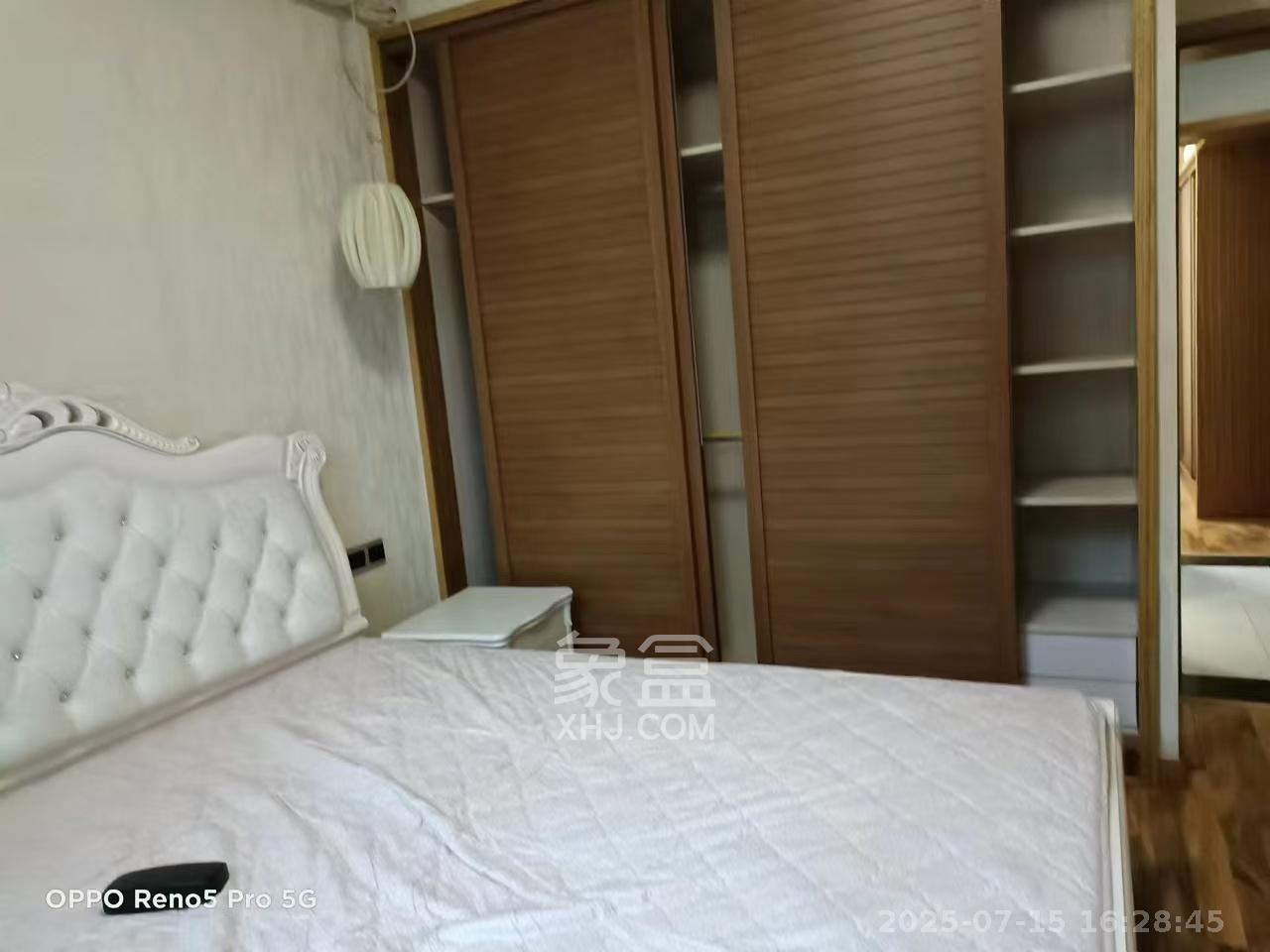 中房瑞致国际  2室2厅1卫   2400.00元/月