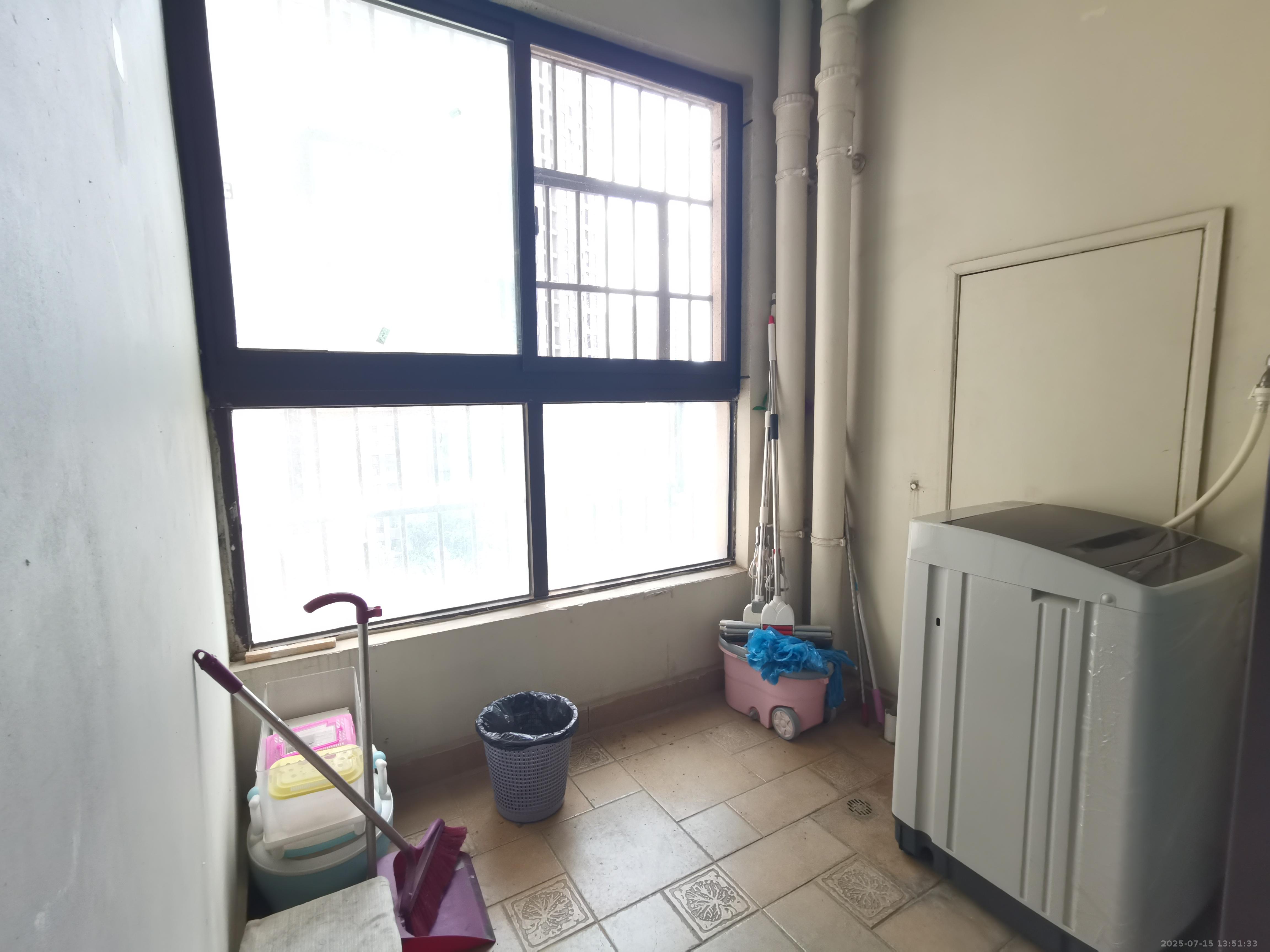 绿地中央广场  3室2厅1卫   2680.00元/月室内图