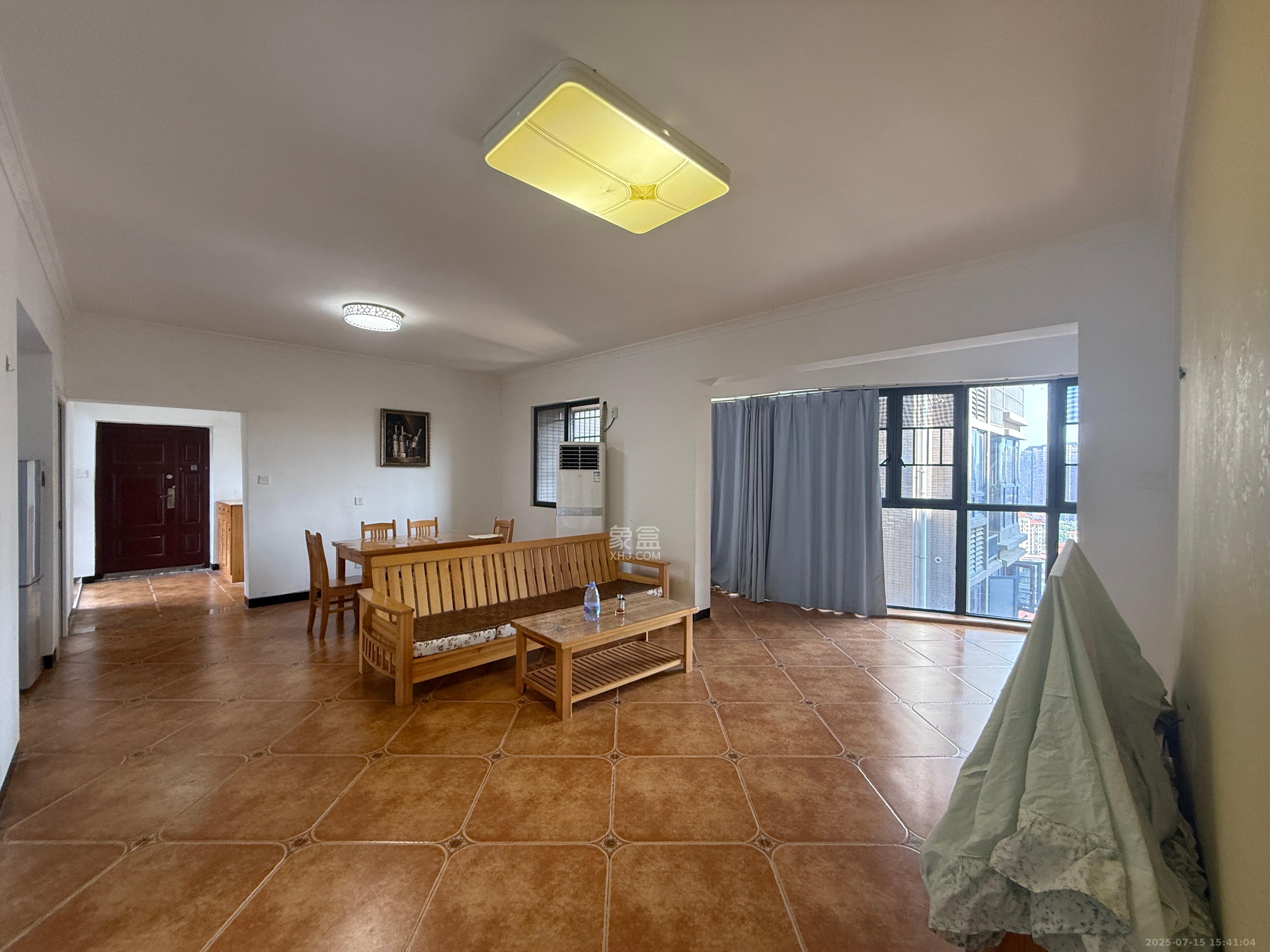 名家翡翠花园  3室2厅2卫    2600.0元/月 名家翡翠花园  3室2厅2卫    2600.0元/月室内图