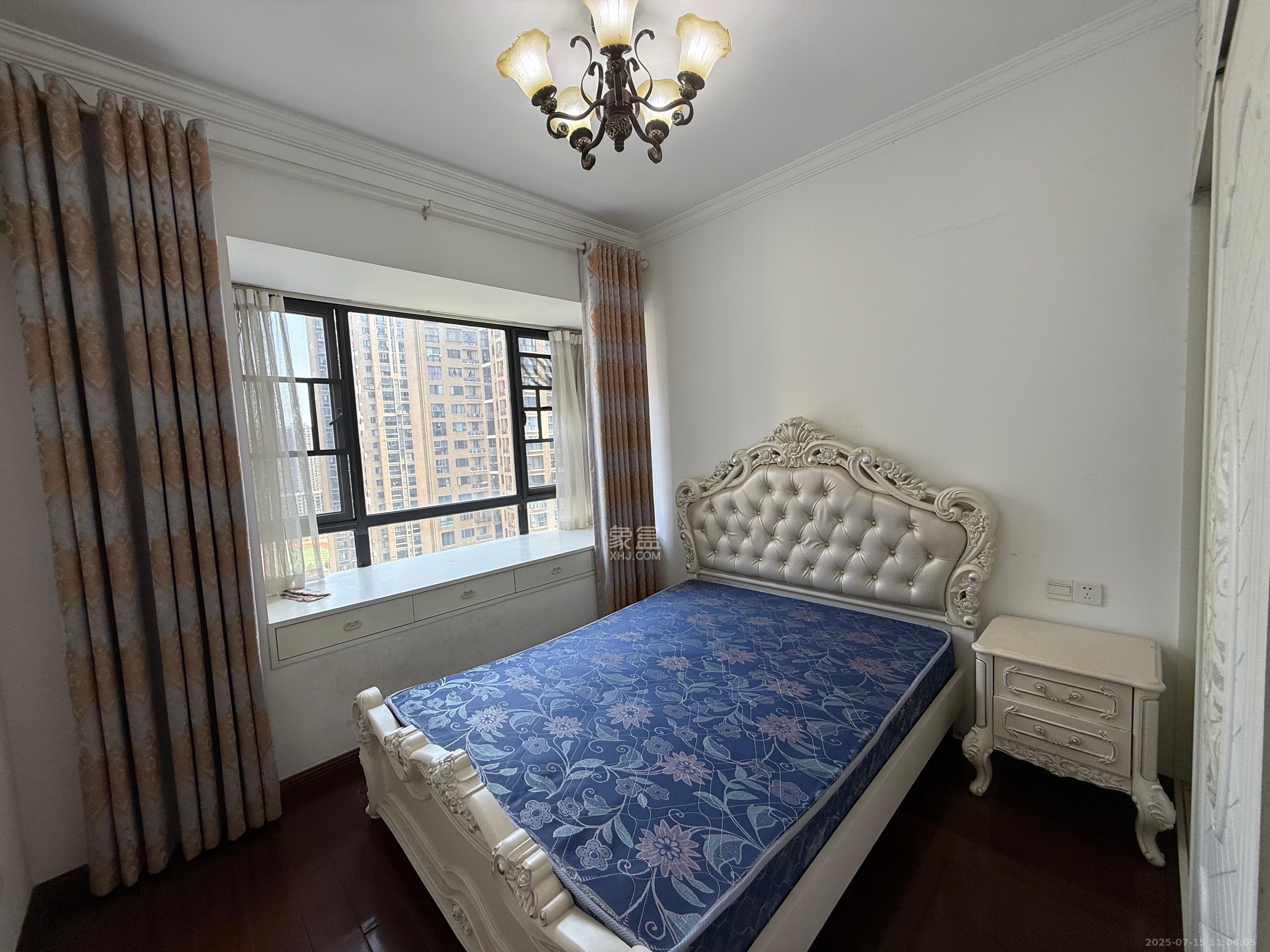 名家翡翠花园  3室2厅2卫    2500.0元/月 名家翡翠花园  3室2厅2卫    2500.0元/月室内图