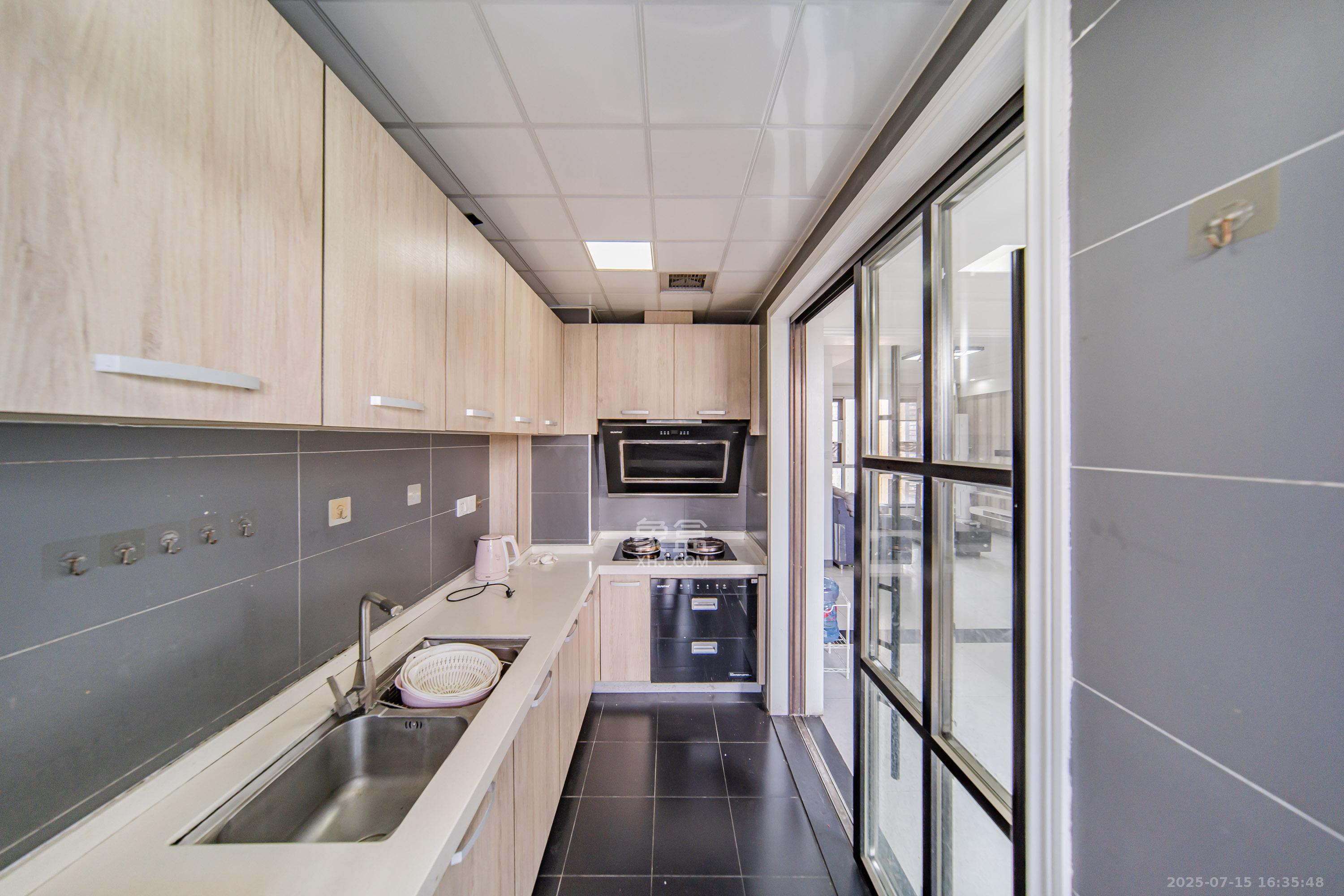 COCO蜜城  3室2厅1卫    75.8万厨房