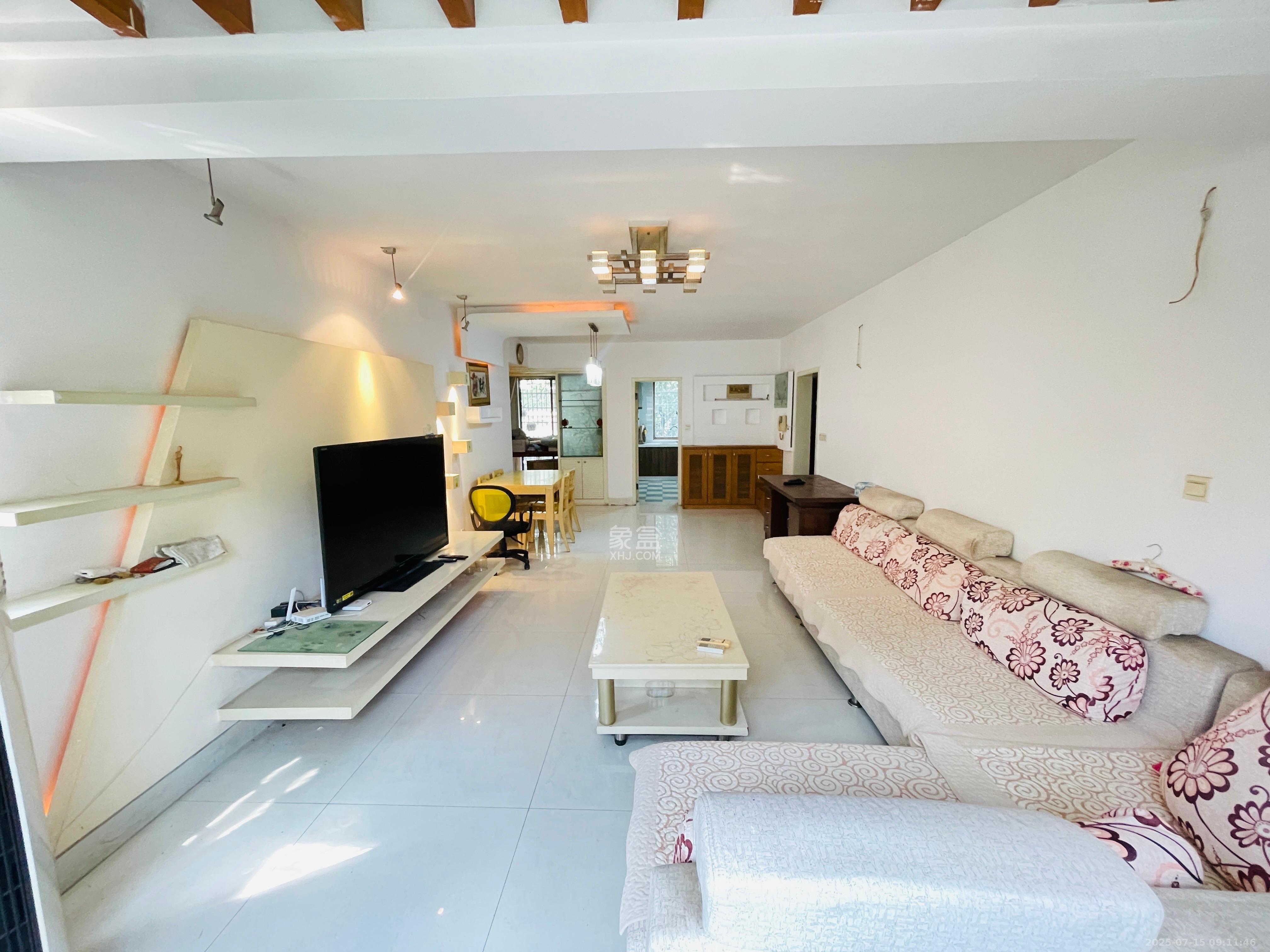 金峰小区北院（七里营社区）  4室2厅2卫    2300.0元/月室内图