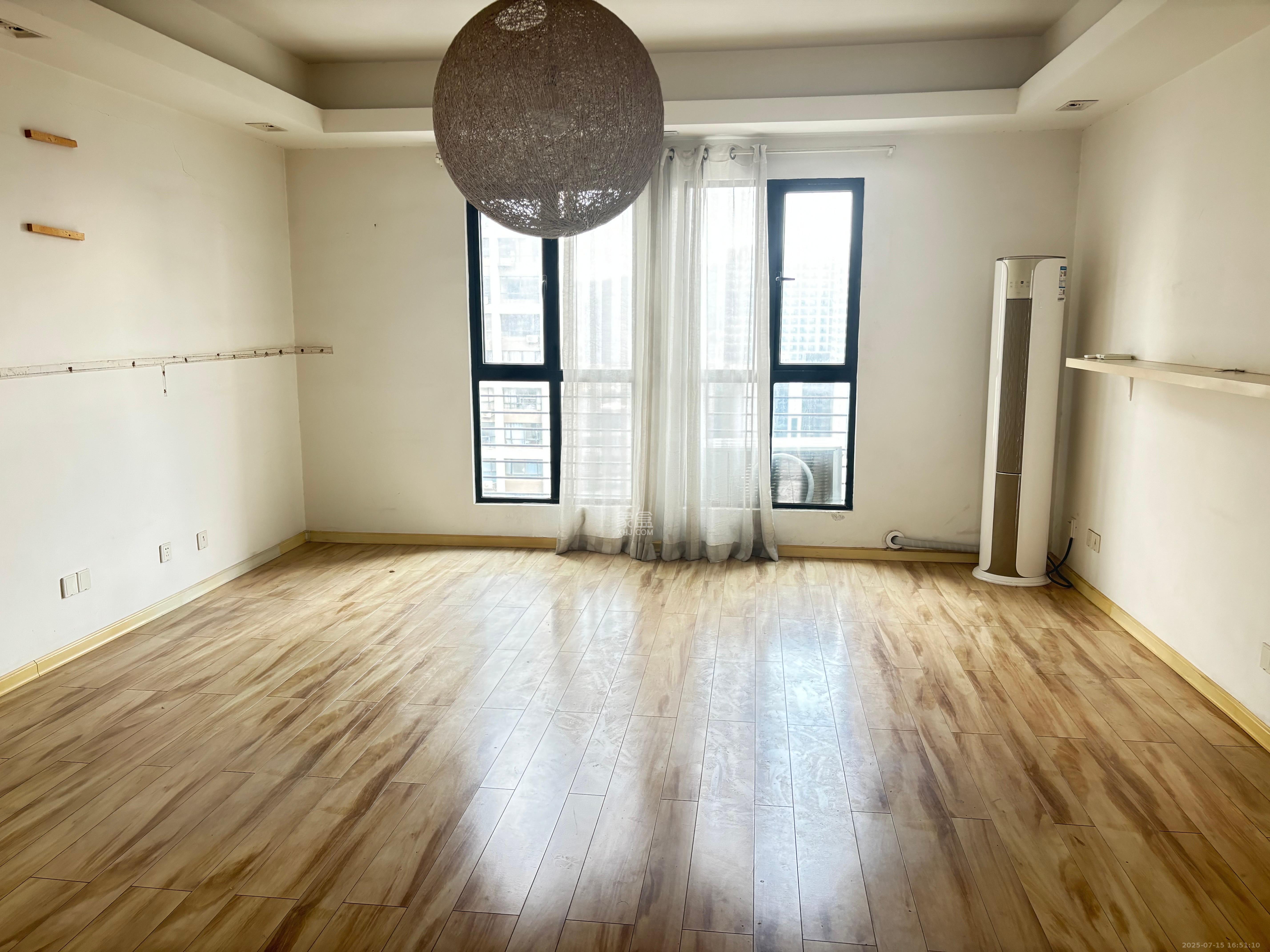 郡原广场  4室2厅2卫    4600.0元/月 郡原广场  4室2厅2卫    4600.0元/月