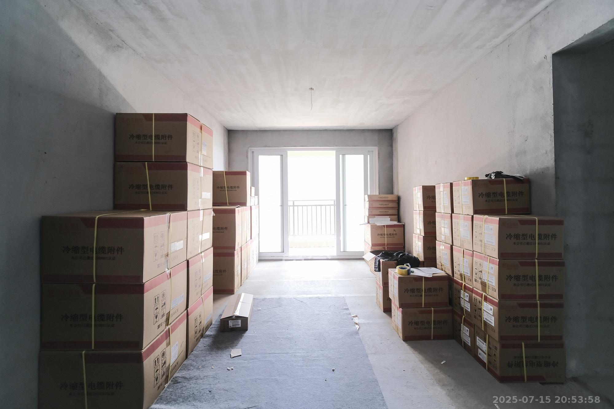 保利香槟国际  3室2厅2卫    74.0万 保利香槟国际  3室2厅2卫    74.0万客厅