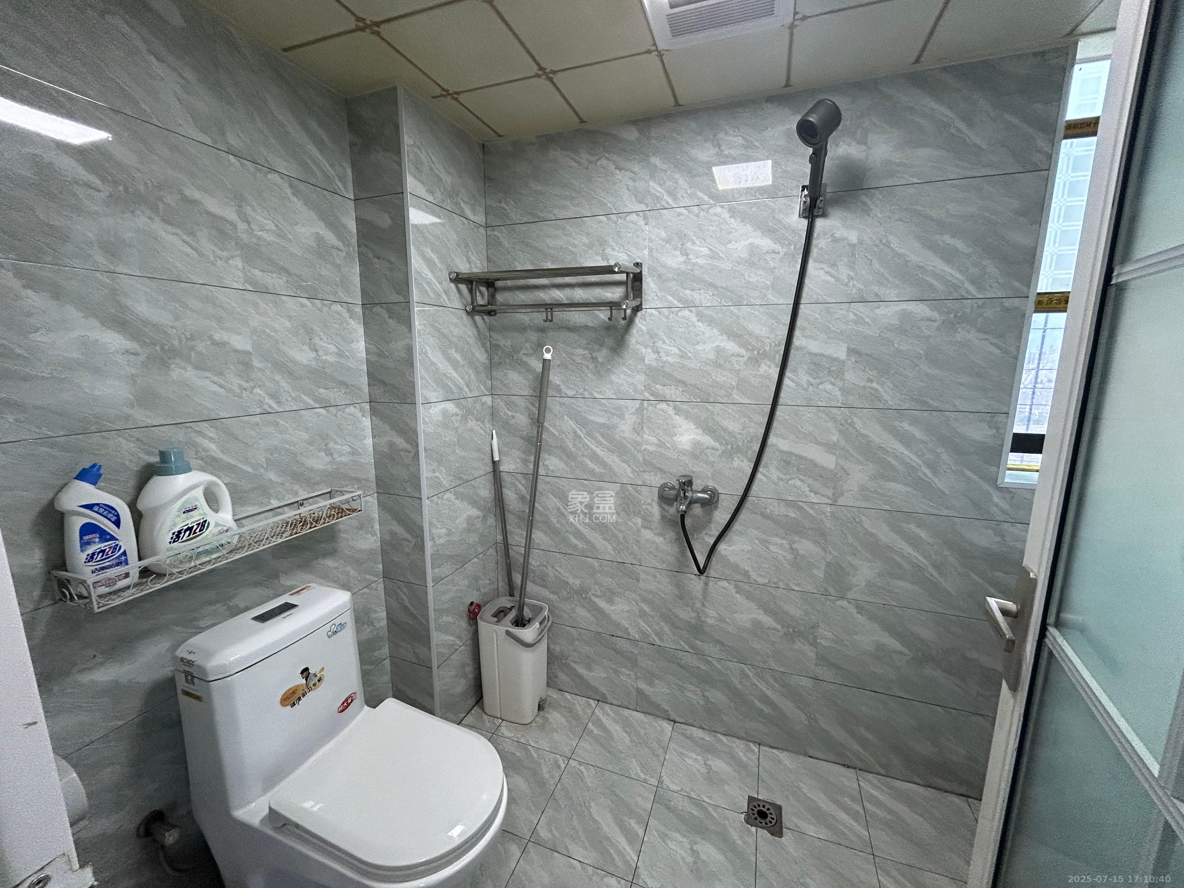 东盈商业广场(华泉城市广场) 1室1厅1卫 2000.0元/月 东盈商业广场(华泉城市广场) 1室1厅1卫 2000.0元/月室内图