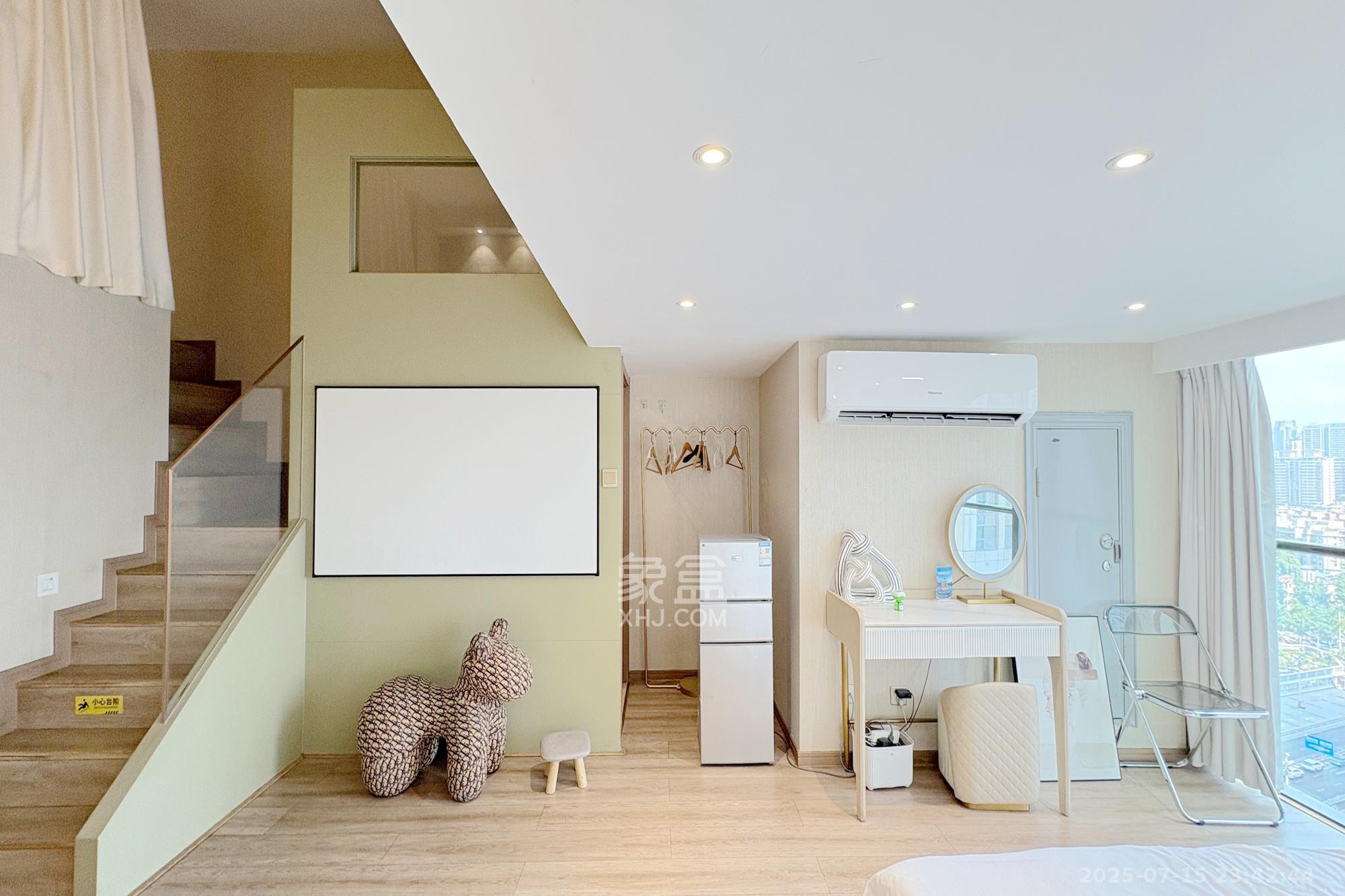 华远云玺公寓 2室1厅1卫 90.0万 华远云玺公寓 2室1厅1卫 90.0万客厅