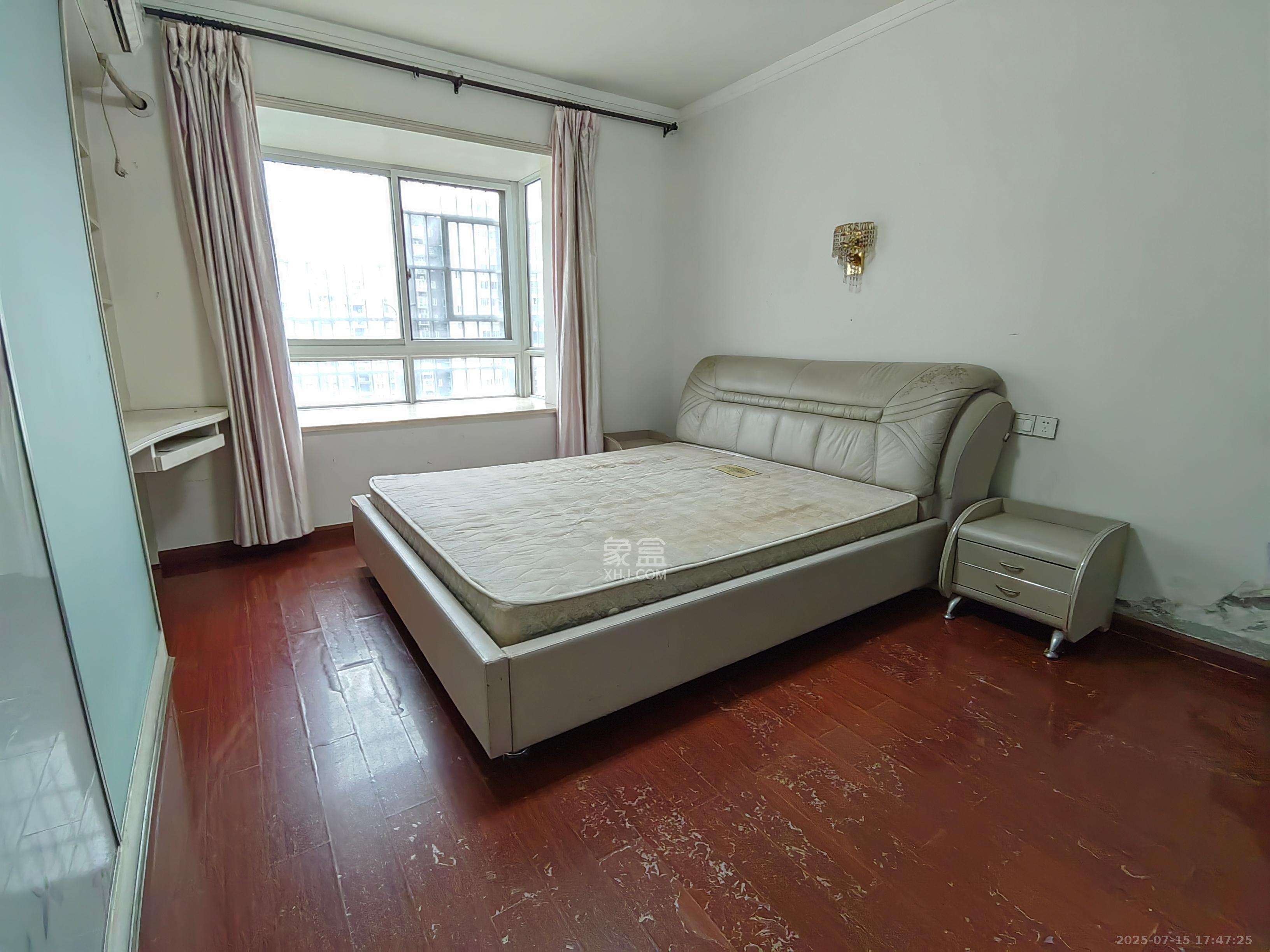 世景华庭 3室2厅1卫 1500.0元/月 世景华庭 3室2厅1卫 1500.0元/月室内图