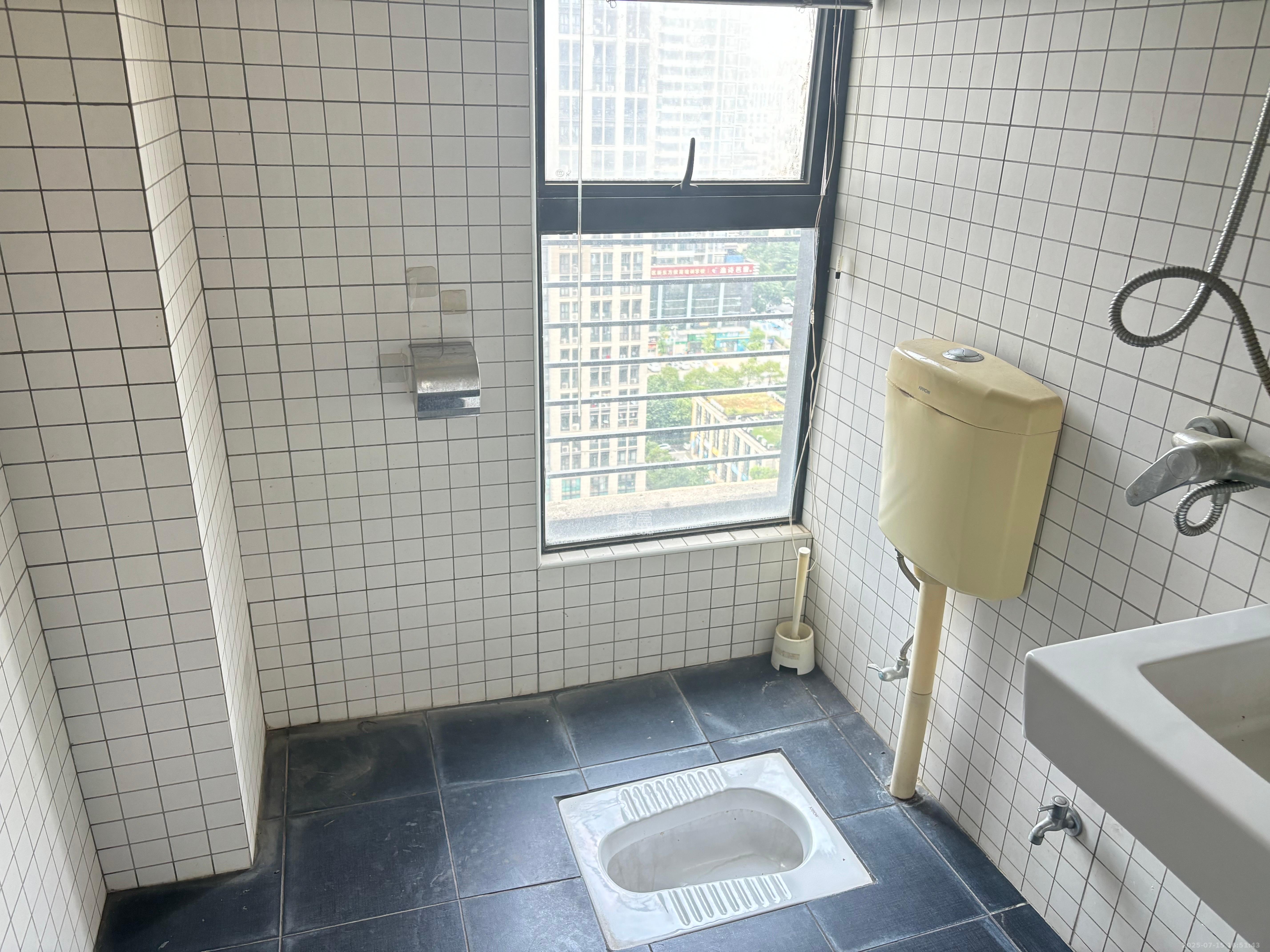 郡原广场  4室2厅2卫    4600.0元/月 郡原广场  4室2厅2卫    4600.0元/月室内图