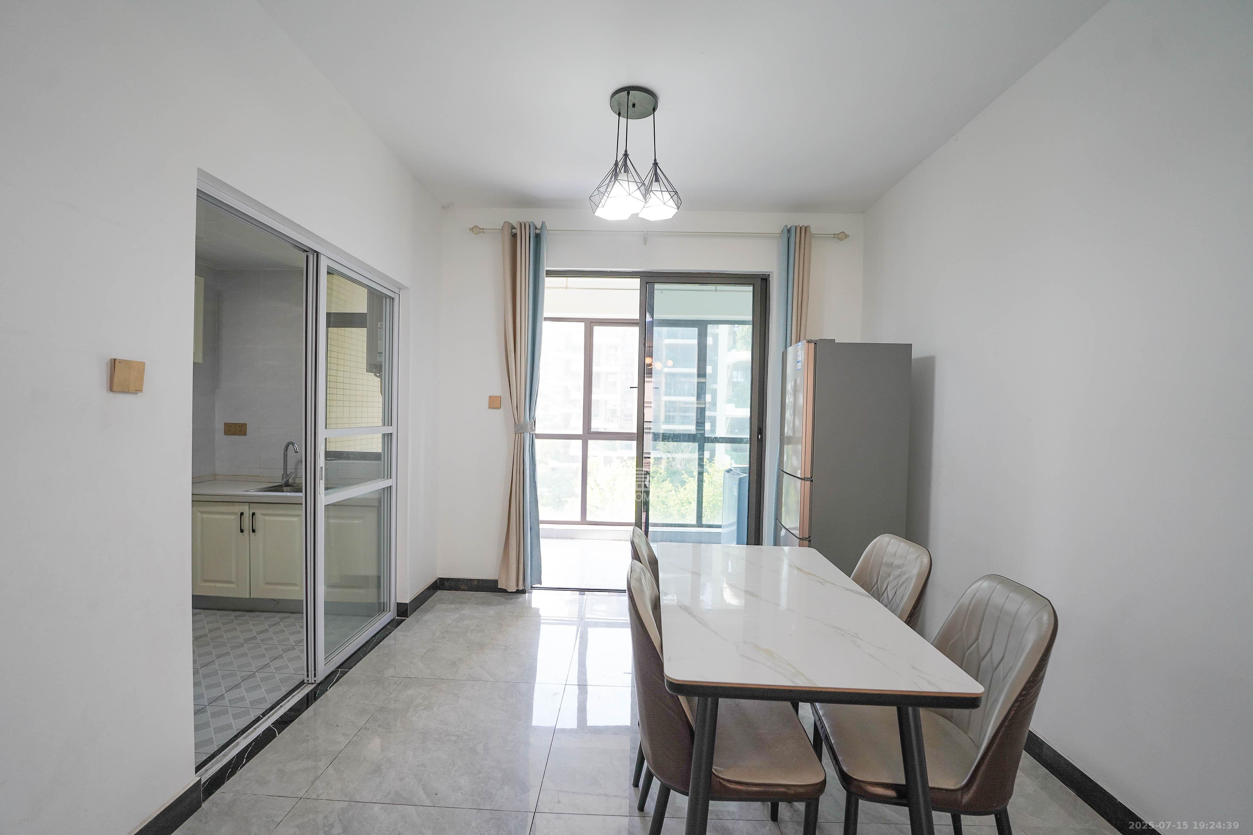 福天藏郡院子  4室2厅2卫    125.0万 福天藏郡院子  4室2厅2卫    125.0万客厅