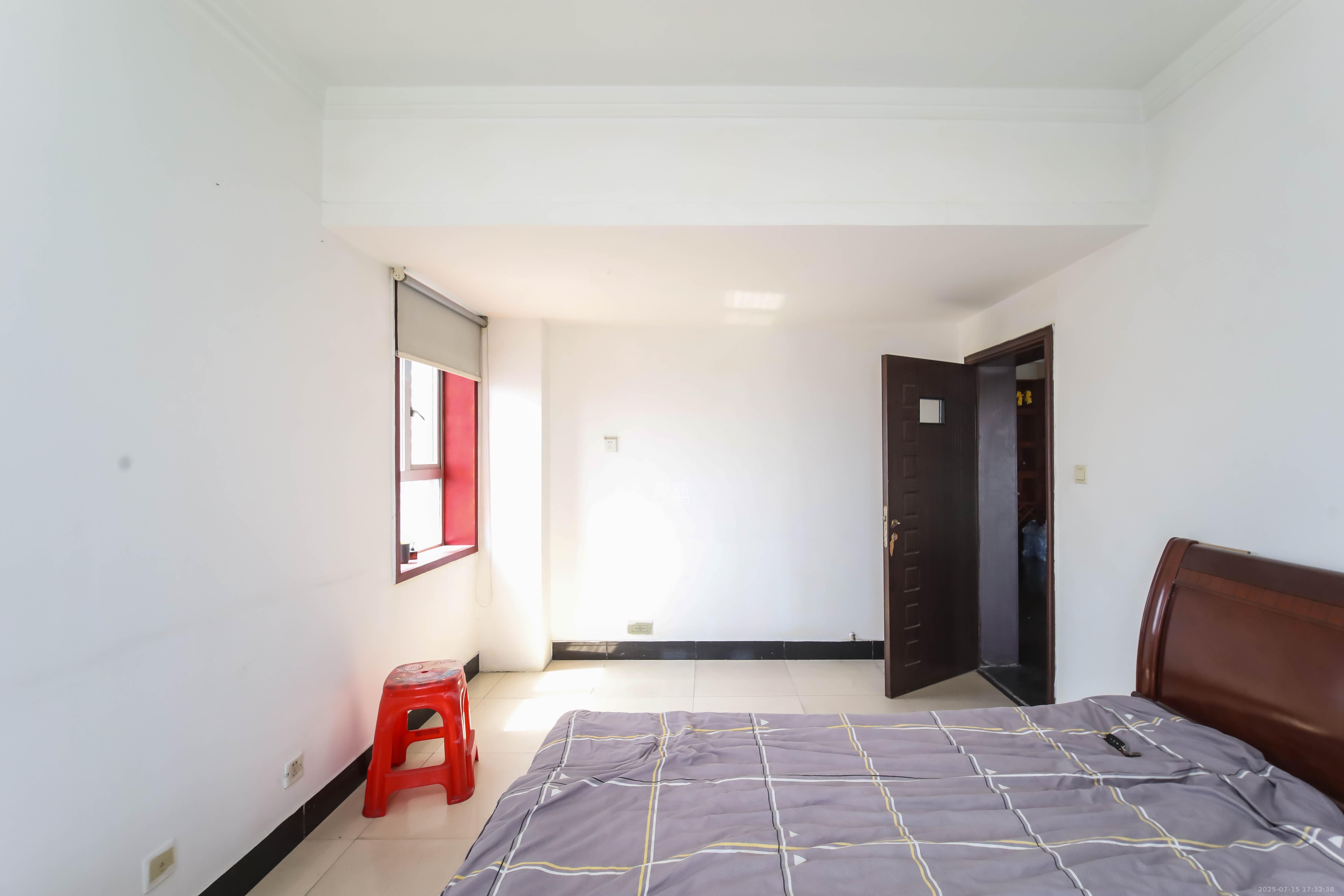 左岸右岸 3室2厅2卫 78.80万 左岸右岸 3室2厅2卫 78.80万卧室