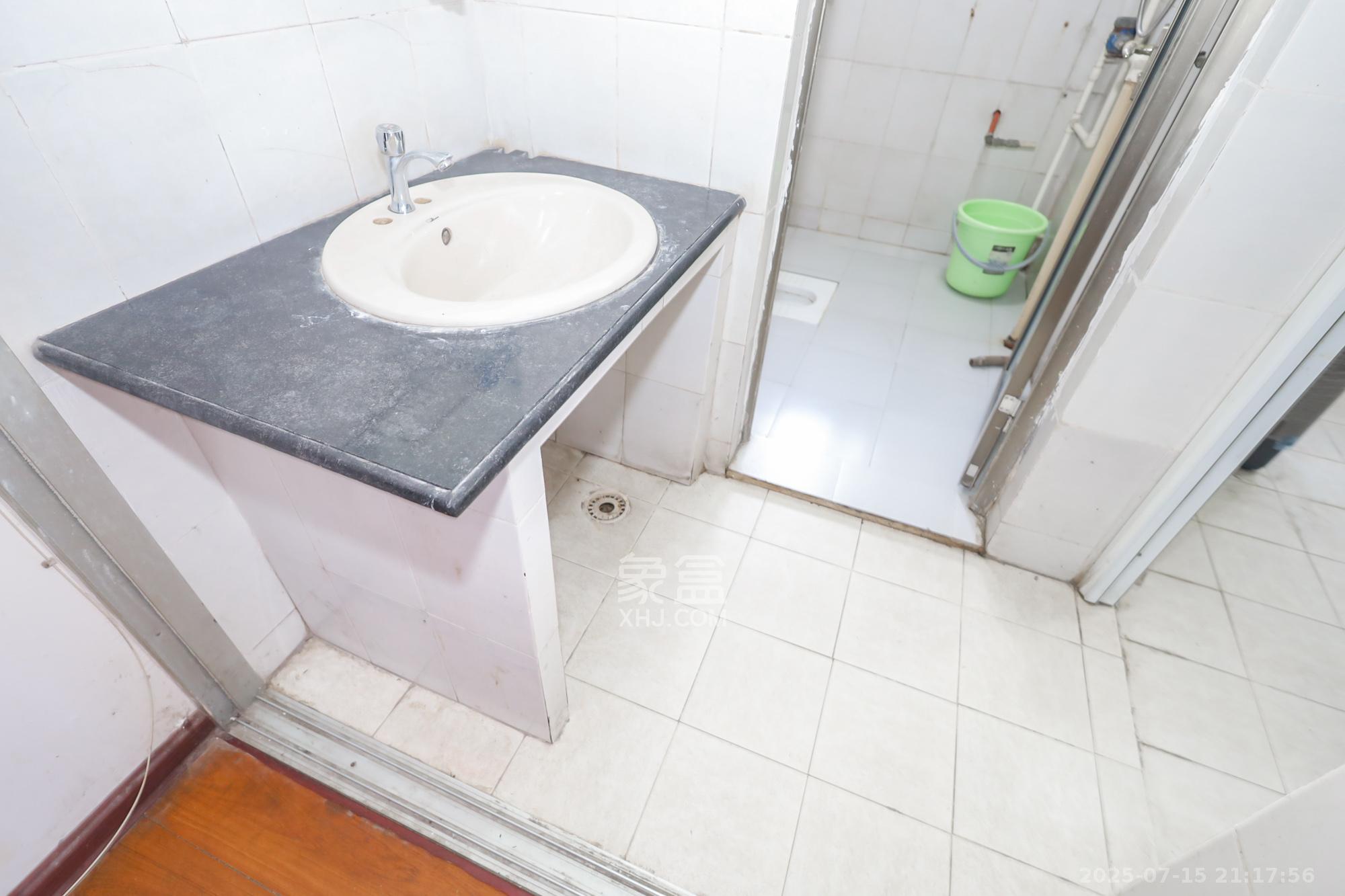 英才园商贸楼 3室1厅2卫 68.0万 英才园商贸楼 3室1厅2卫 68.0万卫生间