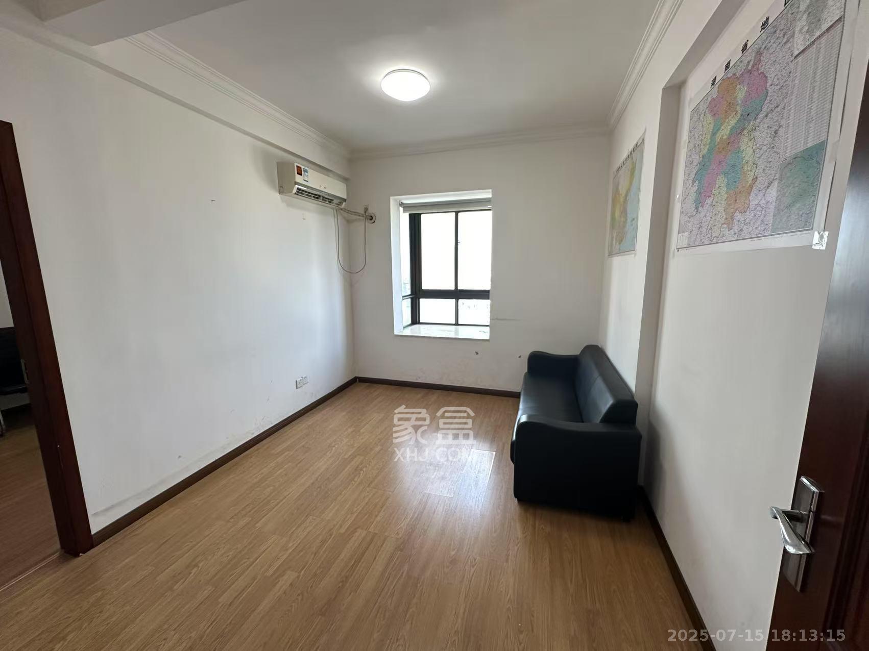 华城广场 3室2厅1卫 3500.0元/月 华城广场 3室2厅1卫 3500.0元/月室内图