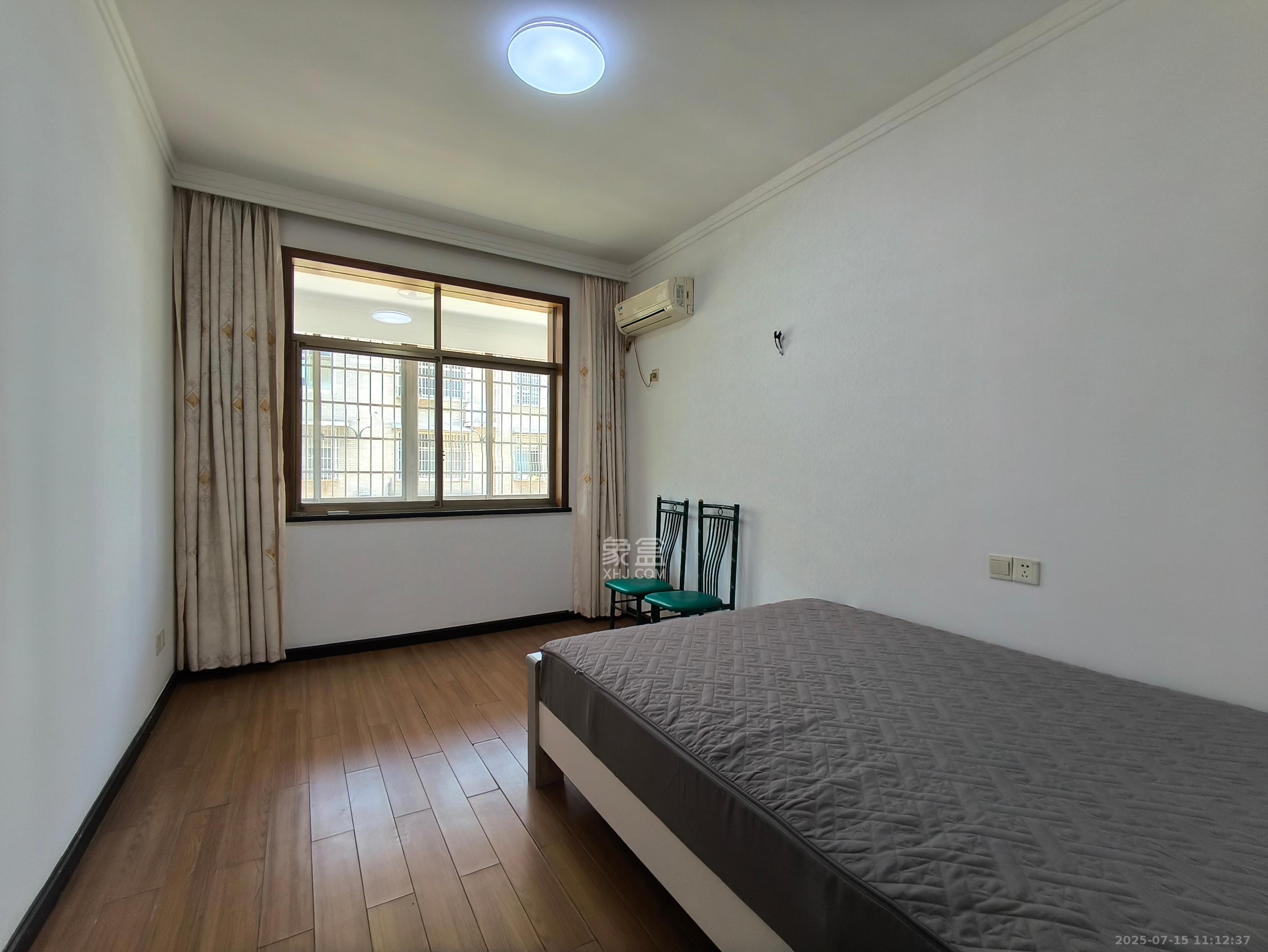 黄鹤小区2片  3室2厅2卫    2100.0元/月 黄鹤小区2片  3室2厅2卫    2100.0元/月室内图