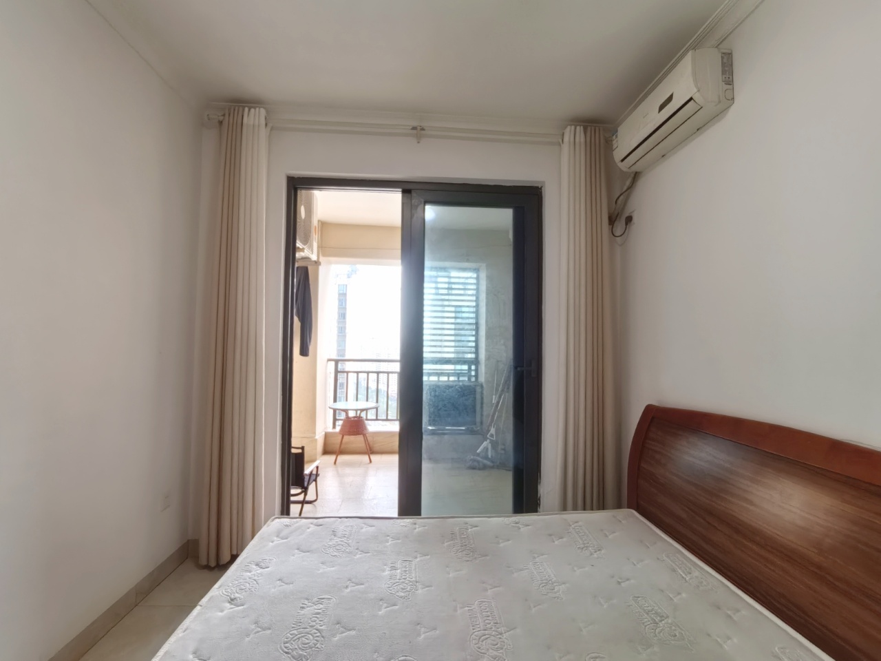 海航豪庭南苑 3室2厅2卫 265.0万 海航豪庭南苑 3室2厅2卫 265.0万客厅