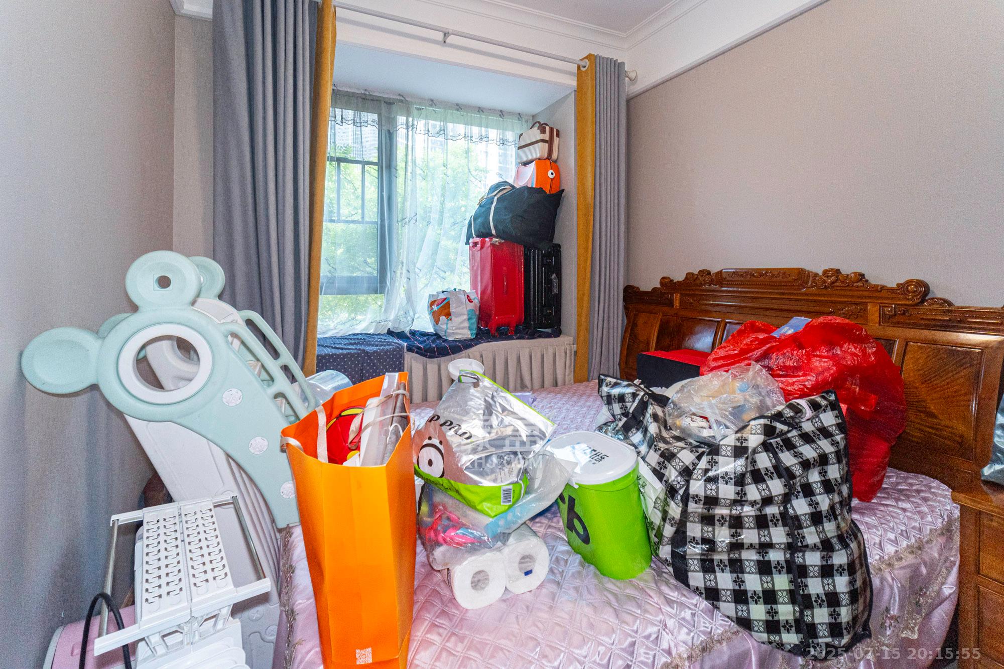 运达锦绣广场 3室2厅2卫 150.0万 运达锦绣广场 3室2厅2卫 150.0万卧室