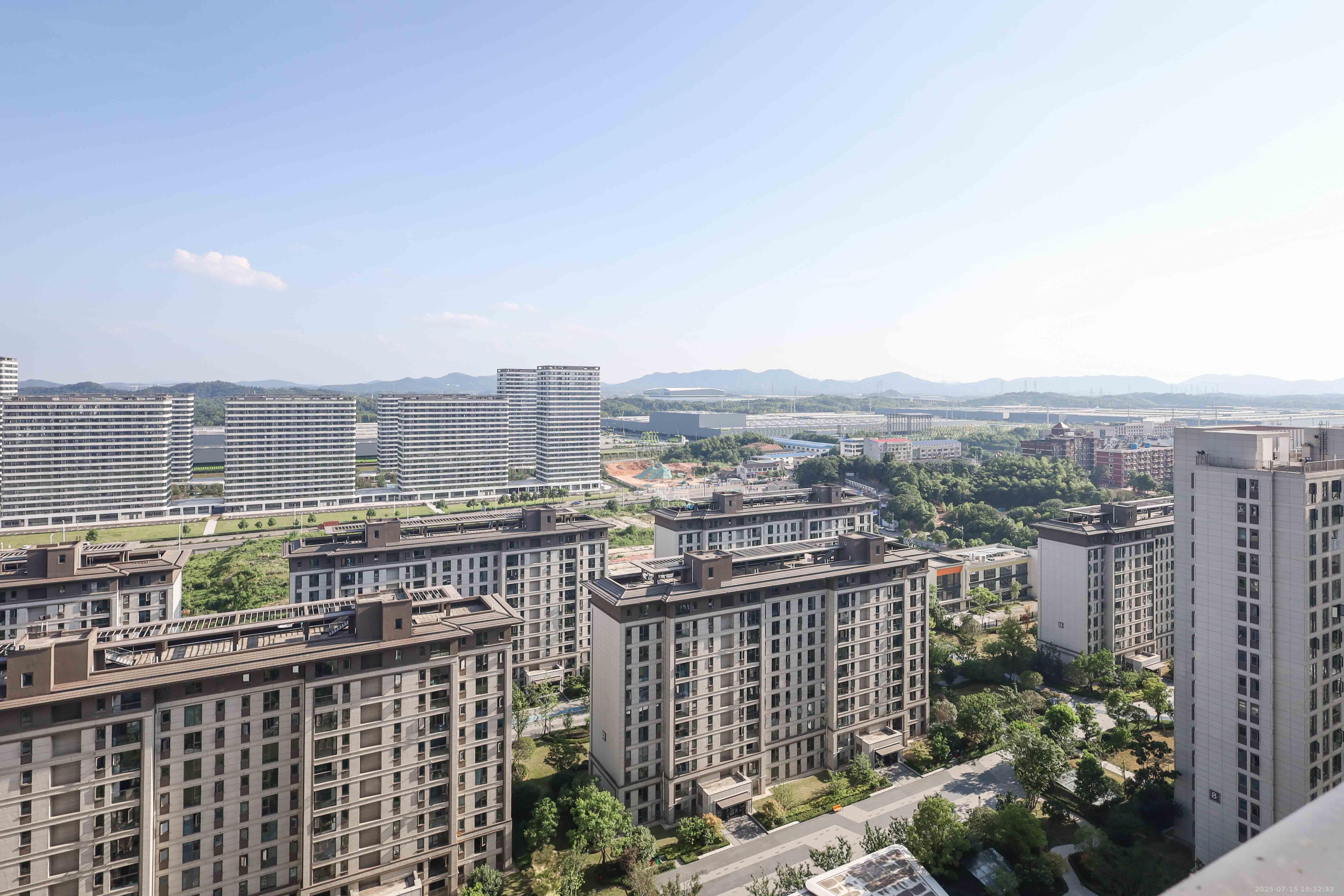 阳光城翡丽云邸  3室2厅2卫   93.00万阳台