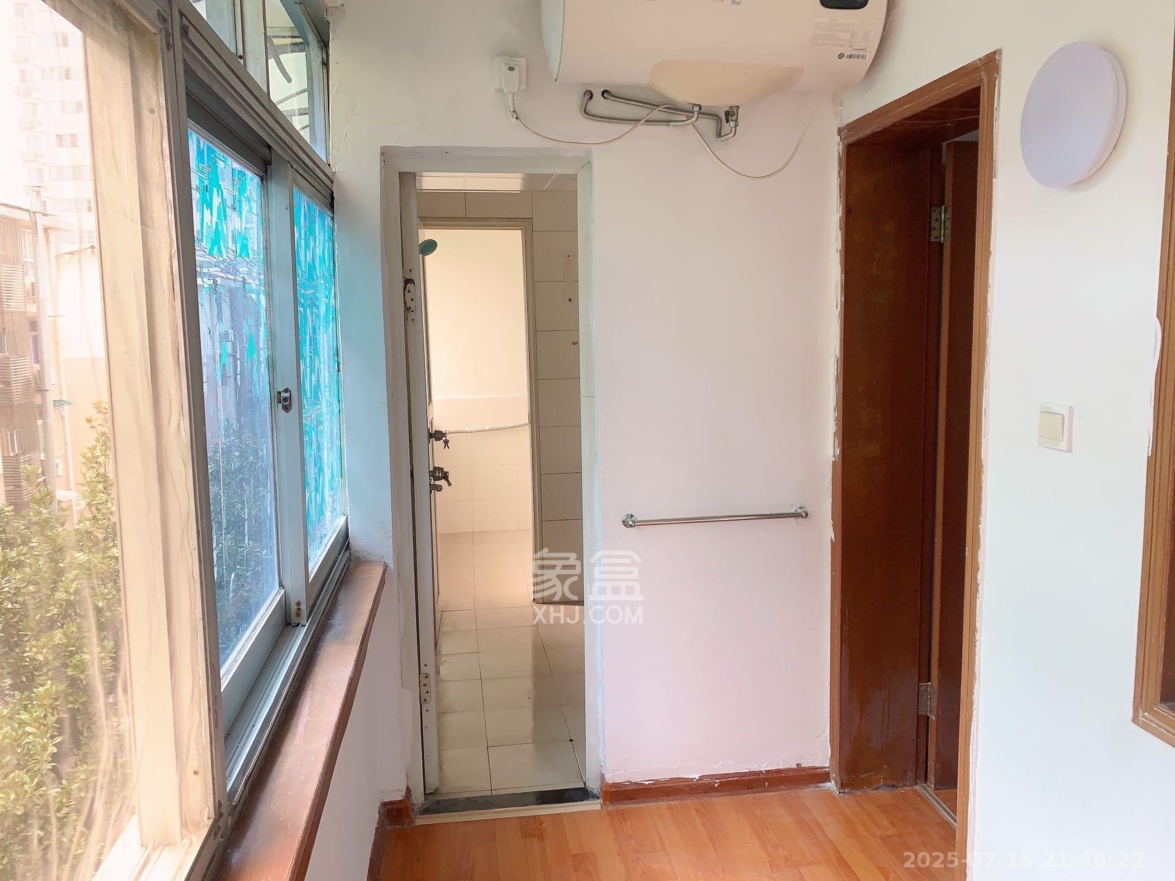文艺新村  3室1厅1卫   2500.00元/月室内图