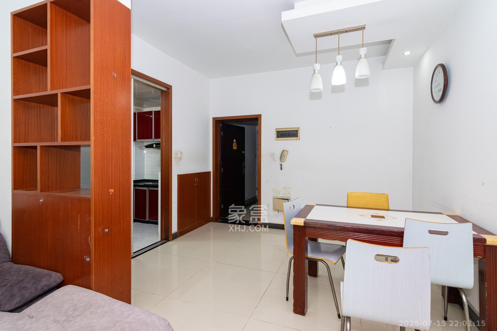 联诚国际城 2室2厅1卫 48.0万 联诚国际城 2室2厅1卫 48.0万客厅