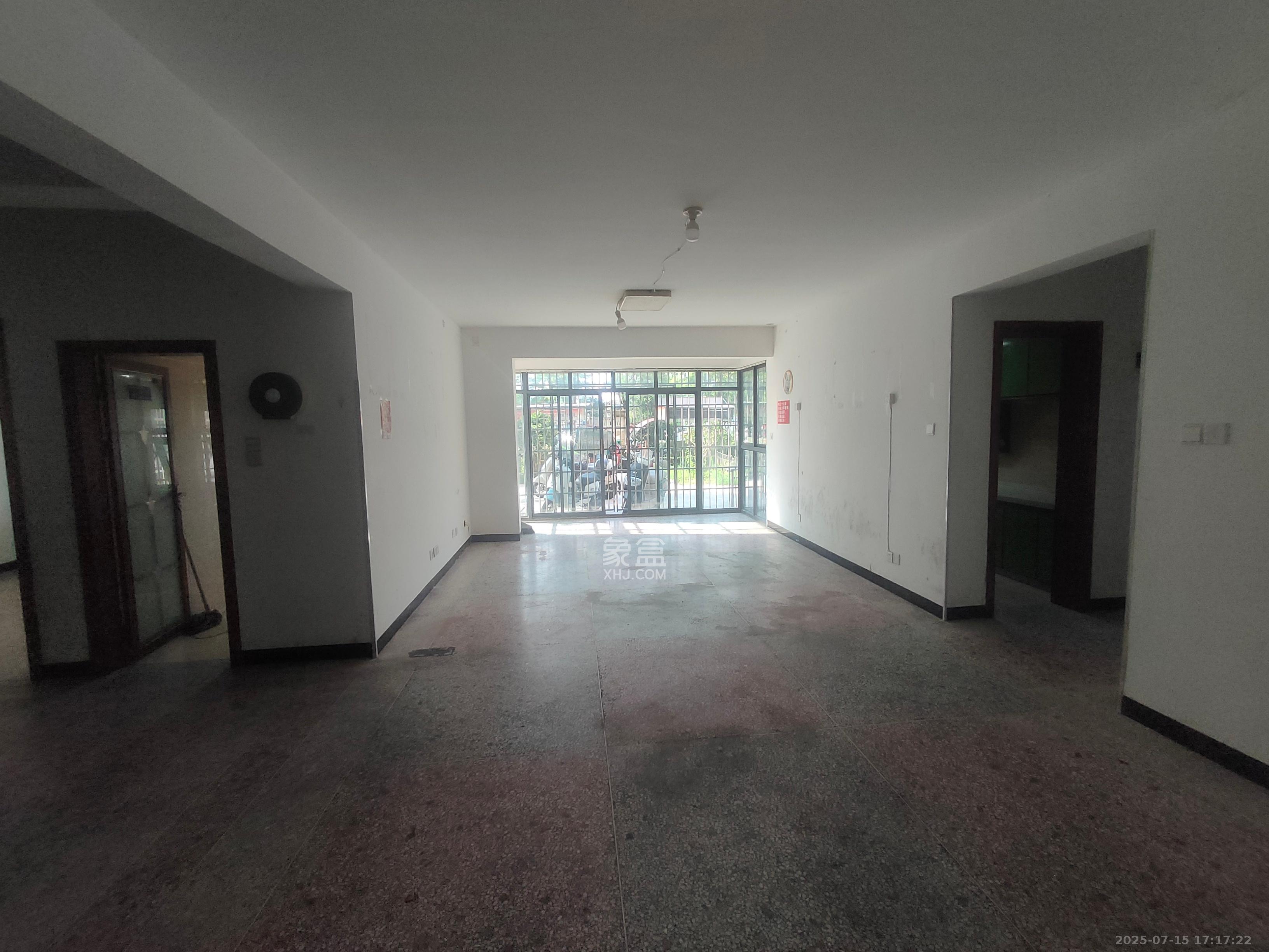 和康园小区  4室2厅2卫    2100.0元/月 和康园小区  4室2厅2卫    2100.0元/月室内图