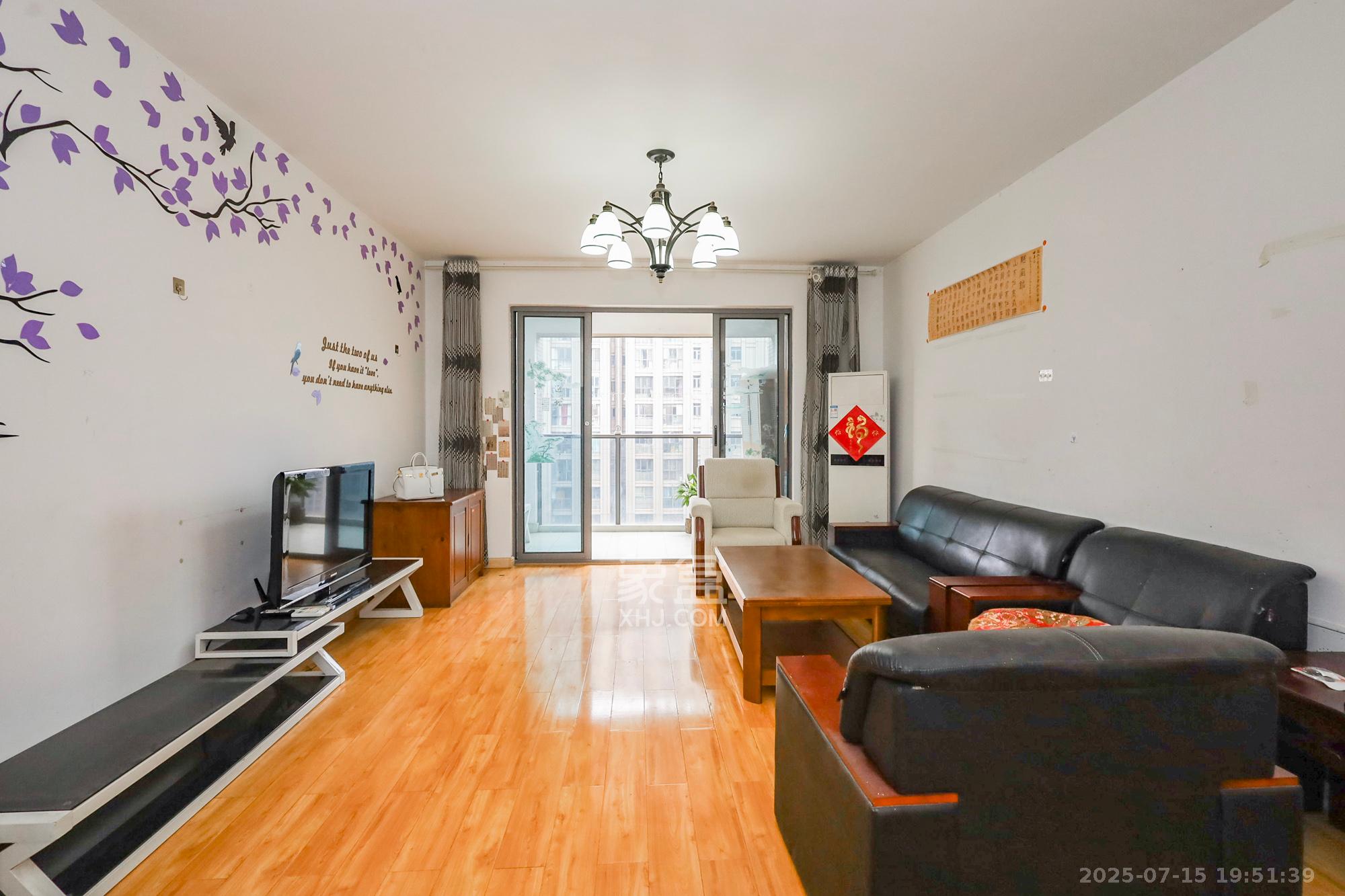 八方小区C区 3室2厅2卫 350.0万 八方小区C区 3室2厅2卫 350.0万客厅